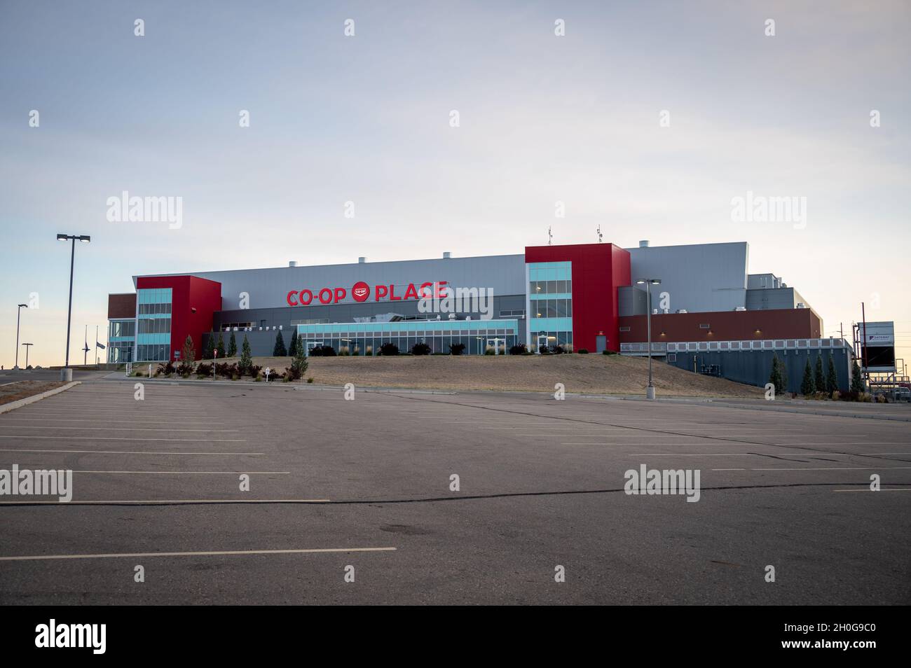 Medicine hat, Alberta - 11. Oktober 2021: Co-Op Place Hockey Arena in Medicine hat. Heimat der Medicine hat Tigers. Stockfoto