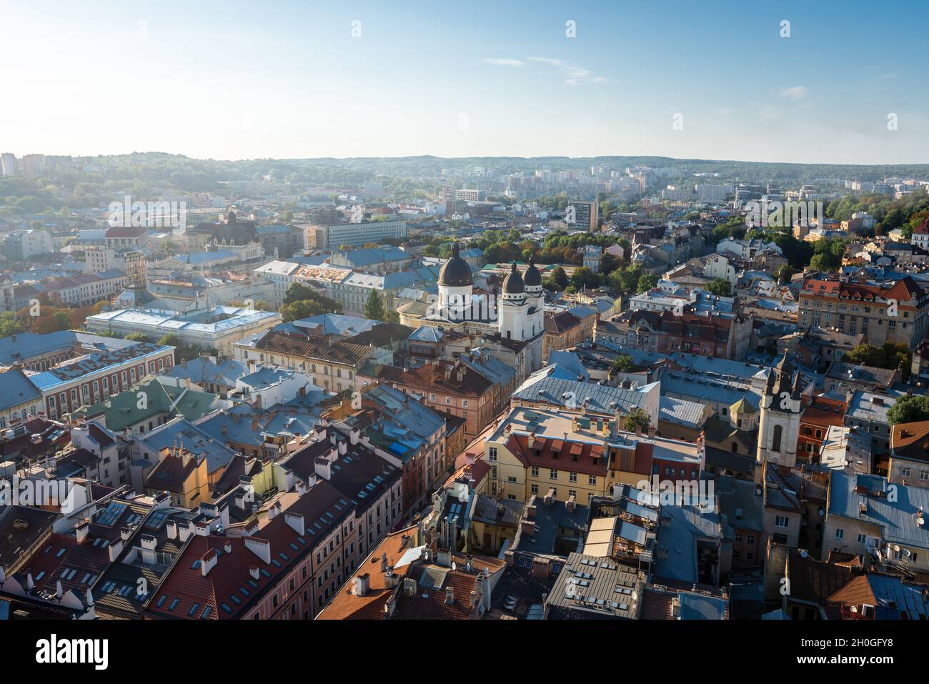 Luftaufnahme von Lviv mit der Kirche der Verklärung (griechisch-katholische Kirche) - Lviv, Ukraine Stockfoto