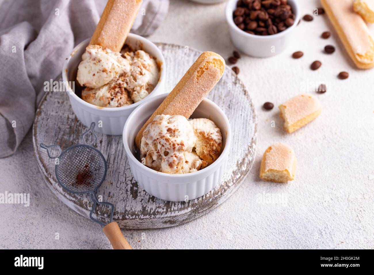 Tiramisu-Eis. Italienisches Dessert Stockfoto