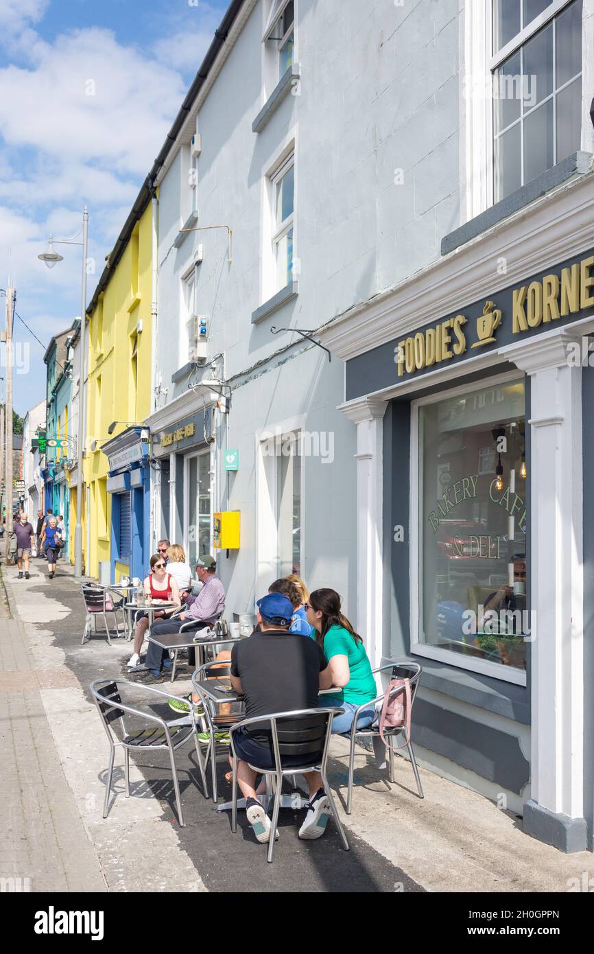 Foodie's Korner Cafe, Main Street, Ennistymon (Inis Diomain), County Clare, Republik Irland Stockfoto