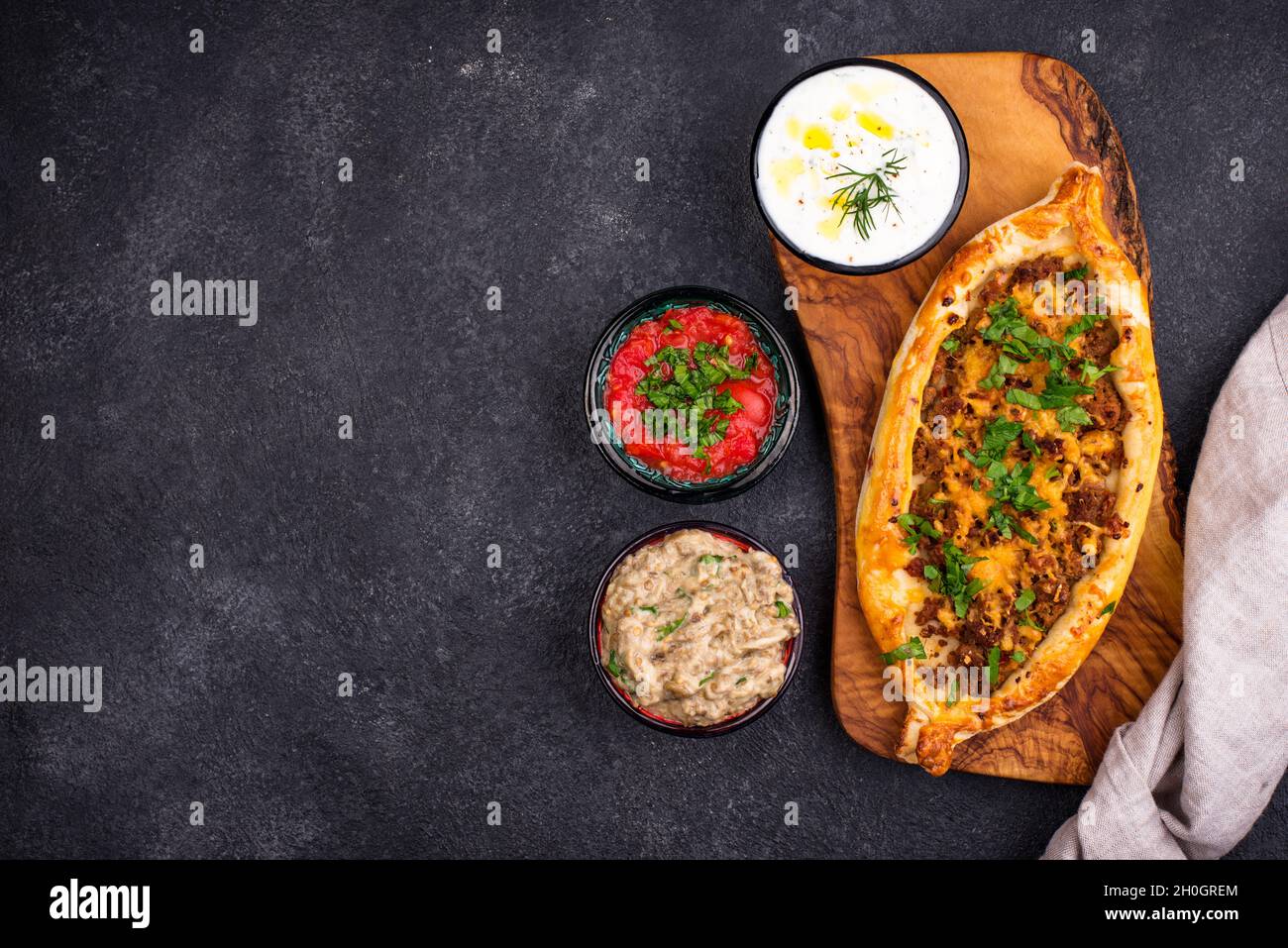 Pide bread -Fotos und -Bildmaterial in hoher Auflösung - Seite 2 - Alamy