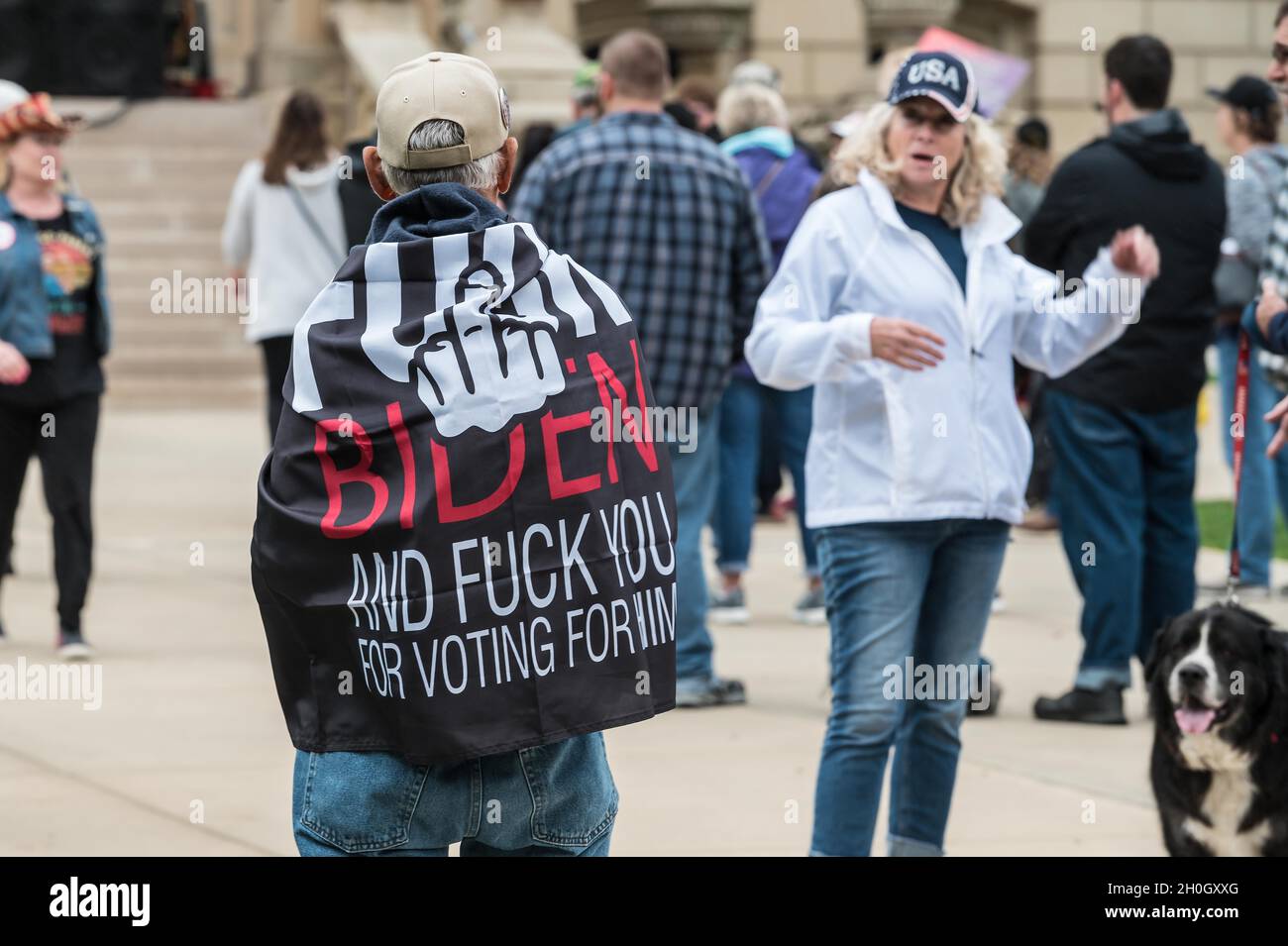 Lansing, Michigan, USA. Oktober 2021. Die Teilnehmer hören während der Michigan Election Integrity Rally zu. (Bild: © Scott Hasse/ZUMA Press Wire) Stockfoto