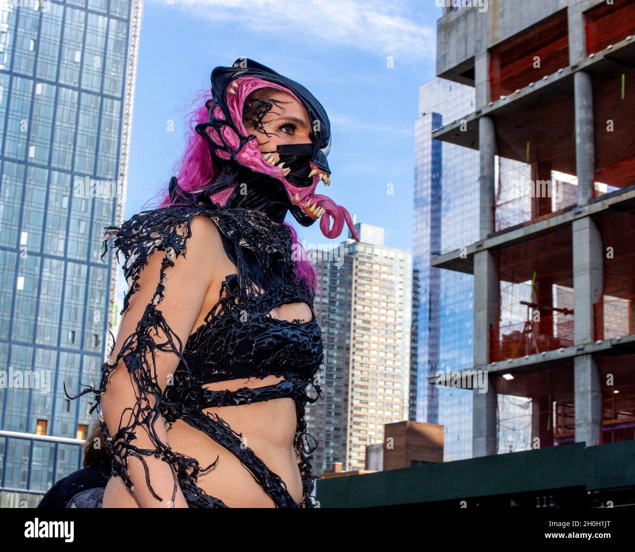 New York, NY, USA. Okt. 2021. Popkultur Kostüme, Comic, Anime, Cosplay, Science Fiction, Jährliche Zusammenkunft von Fernseh- und Filmfiguren, trotz der Pandemie, 8. Oktober 2021. (Bild: © John Marshall Mantel/ZUMA Press Wire) Stockfoto