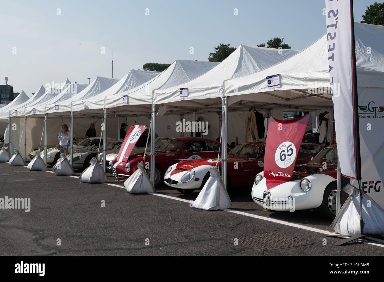 Italien, september 11 2021. Vallelungaklassiker. Alfa Romeo historischer Sportwagen im Schaltkreis Fahrerlager ausgerichtet Stockfoto
