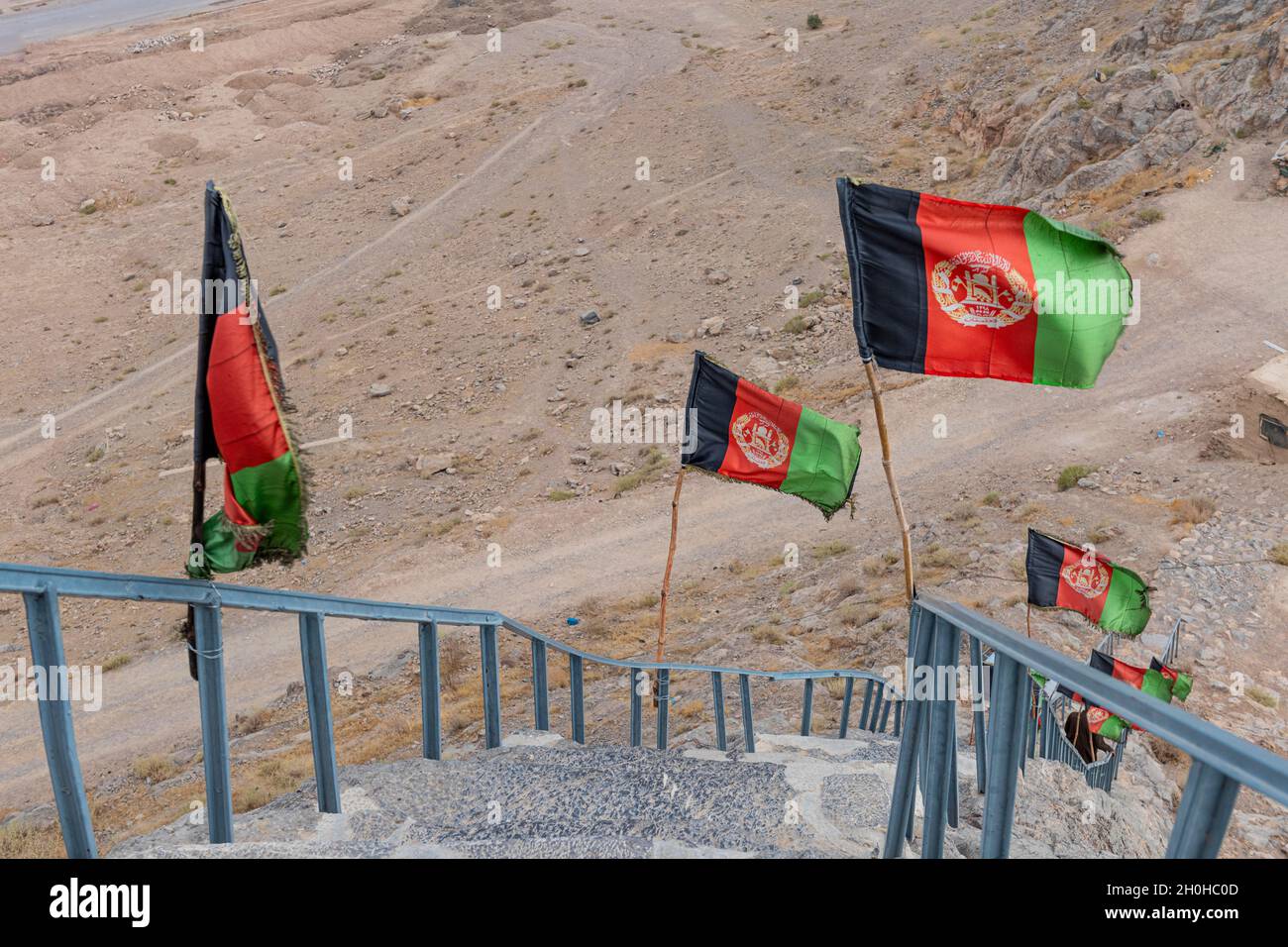 Afghanische Flaggen in Chil Zena („vierzig Schritte“), Kandahar, Afghanistan Stockfoto