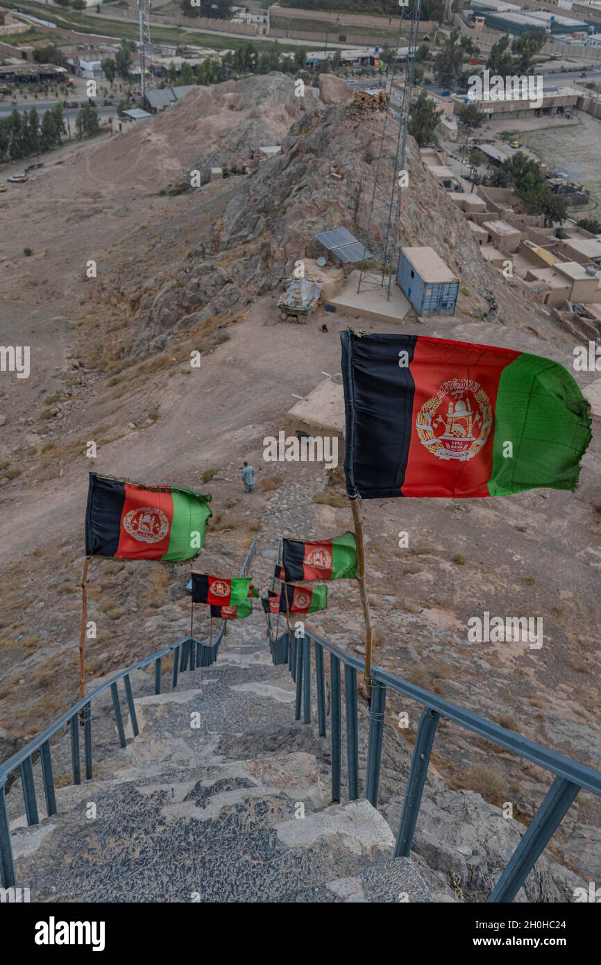 Afghanische Flaggen in Chil Zena („vierzig Schritte“), Kandahar, Afghanistan Stockfoto