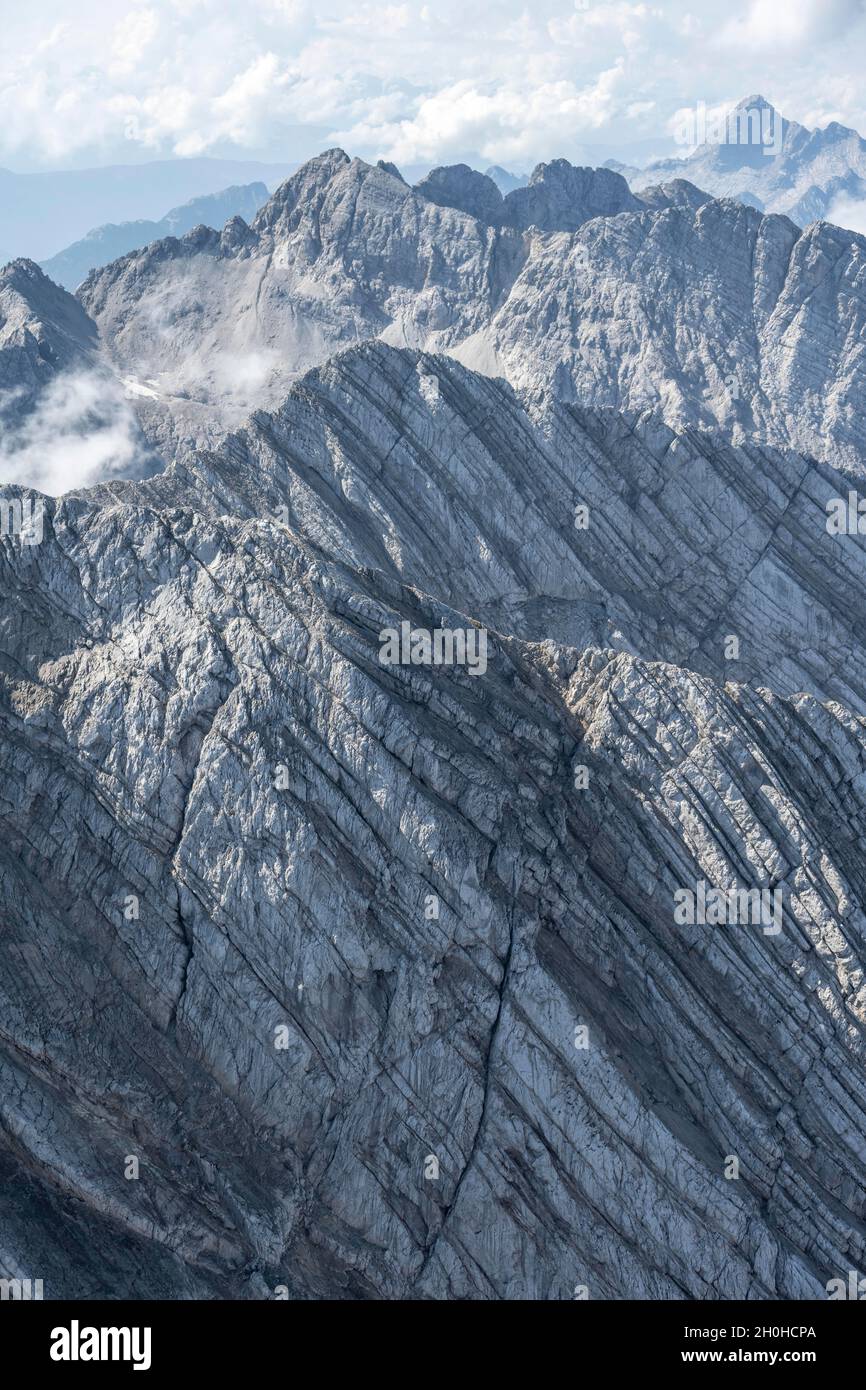 Interessante Felsformationen, Steinschichten bilden Linien, Berchtesgadener Alpen, Berchtesgadener Land, Oberbayern, Bayern, Deutschland Stockfoto
