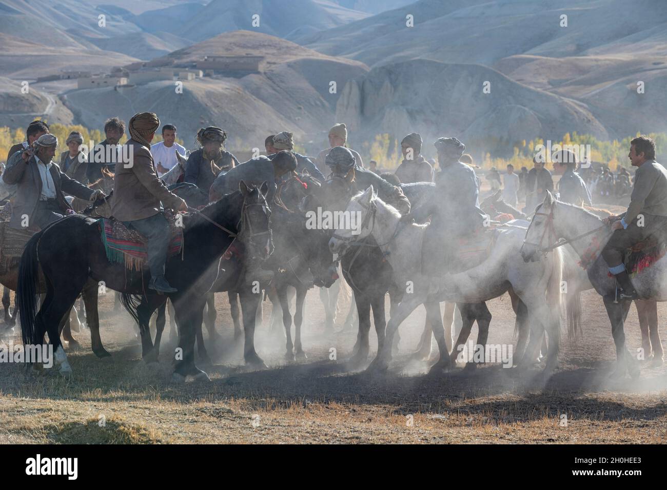 Männer üben ein traditionelles Buzkashi-Spiel, Yaklawang, Afghanistan Stockfoto