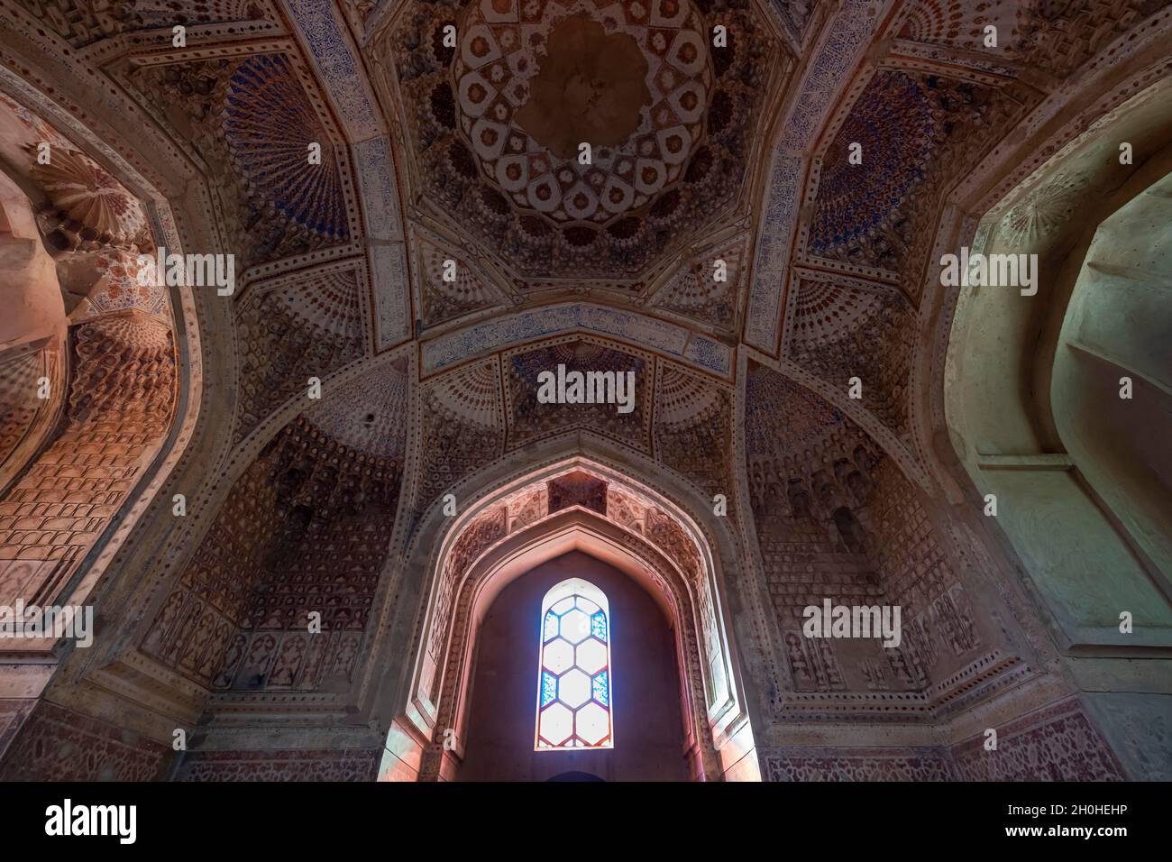 Wunderschön verzierte Innenausstattung im Gawhar Shada Mausoleum, Herat, Afghanistan Stockfoto