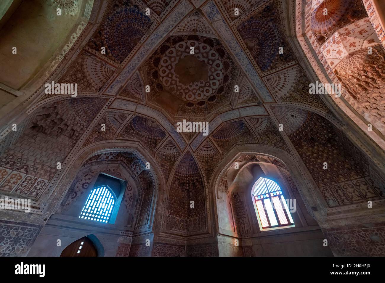 Wunderschön verzierte Innenausstattung im Gawhar Shada Mausoleum, Herat, Afghanistan Stockfoto