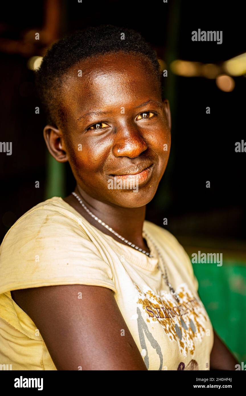 Junges Mädchen des Laarimstammes, Boya Hills, Eastern Equatoria, Südsudan Stockfoto