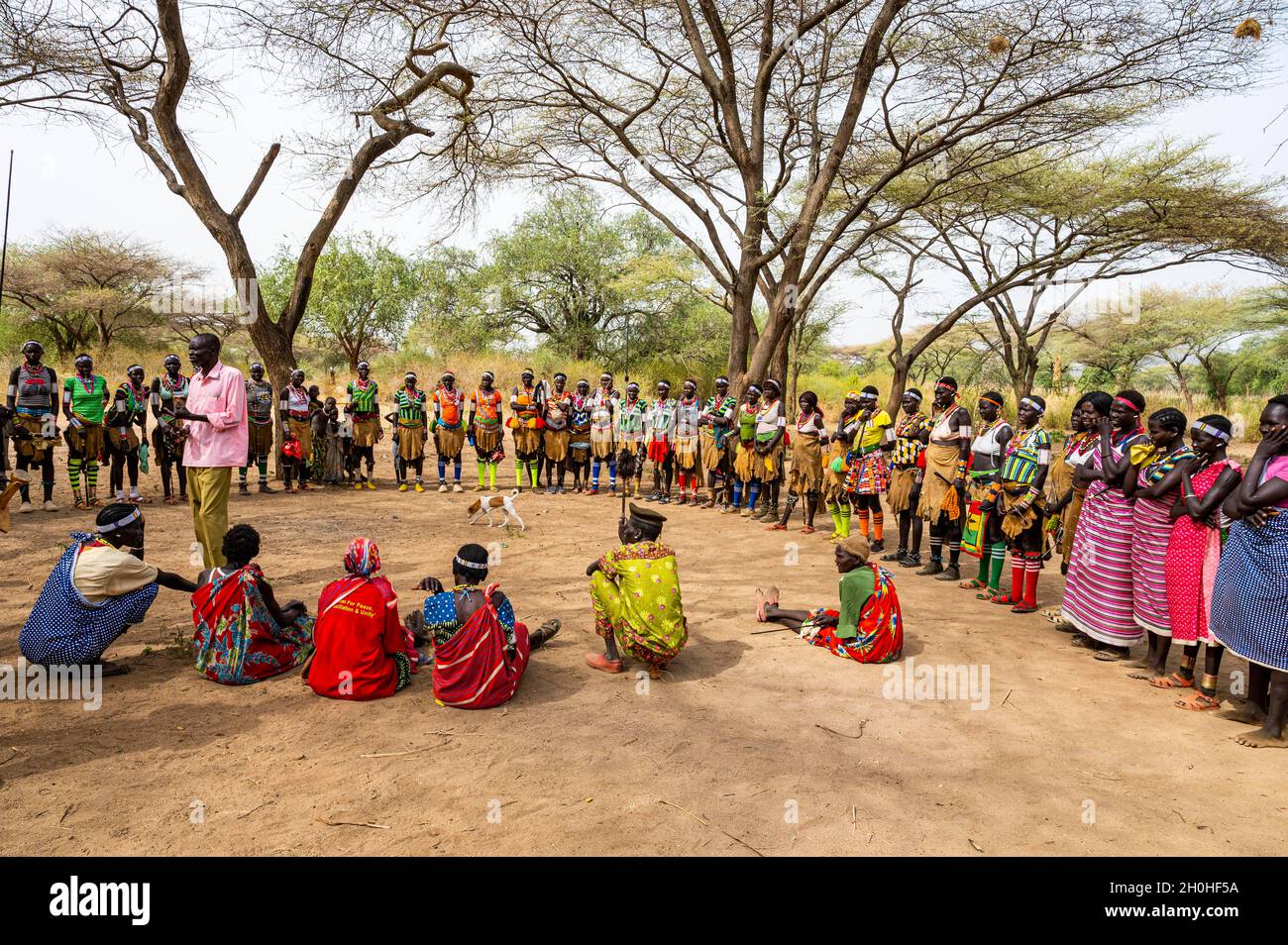 Versammlung eines laarimischen Stammes, Boya Hills, Eastern Equatoria, Südsudan Stockfoto