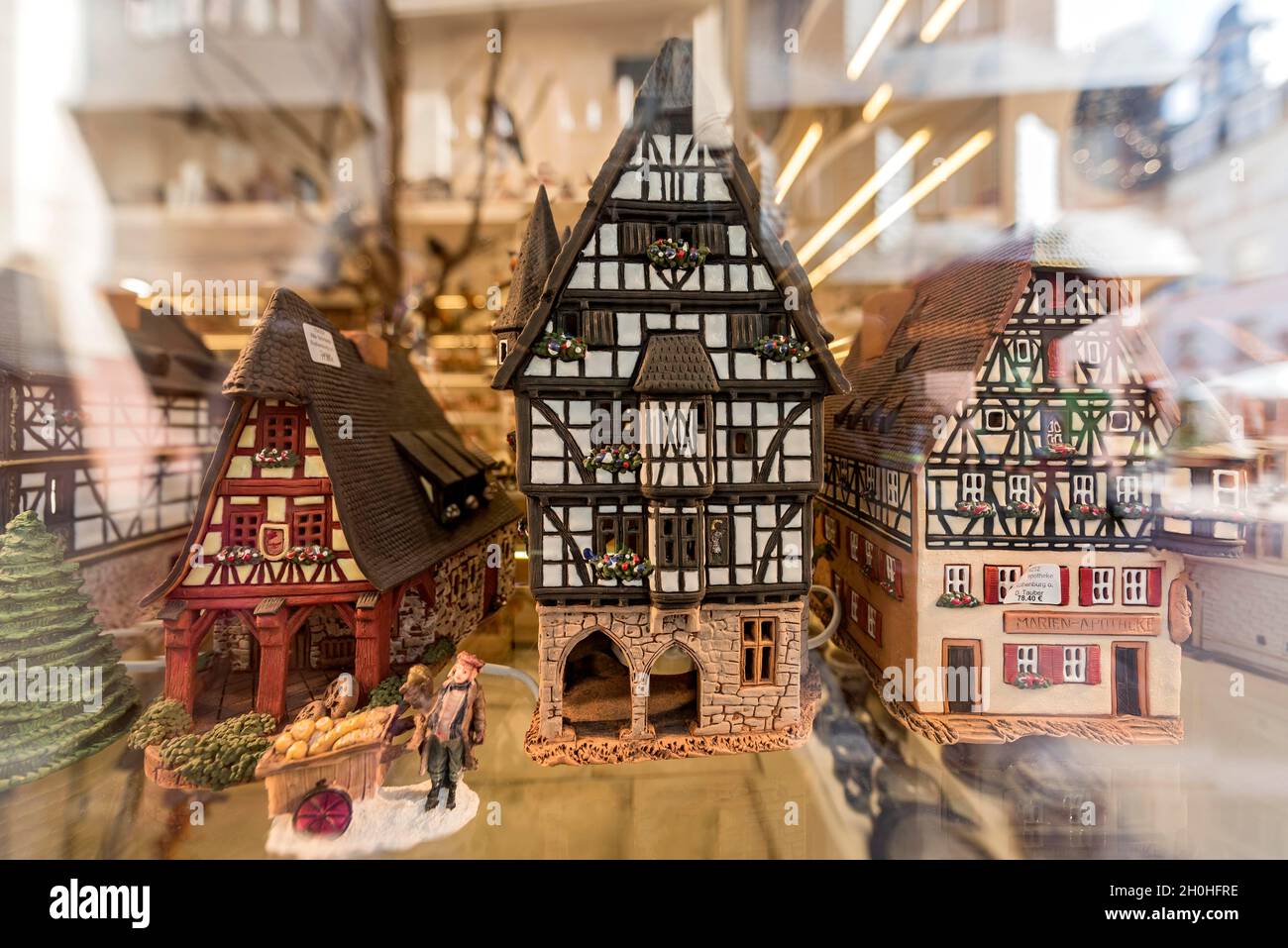 Modelle historischer deutscher Fachwerkhäuser im Schaufenster, Neue Frankfurter Altstadt, Dom-Römer-Viertel, Frankfurt am Main, Hessen, Deutschland Stockfoto