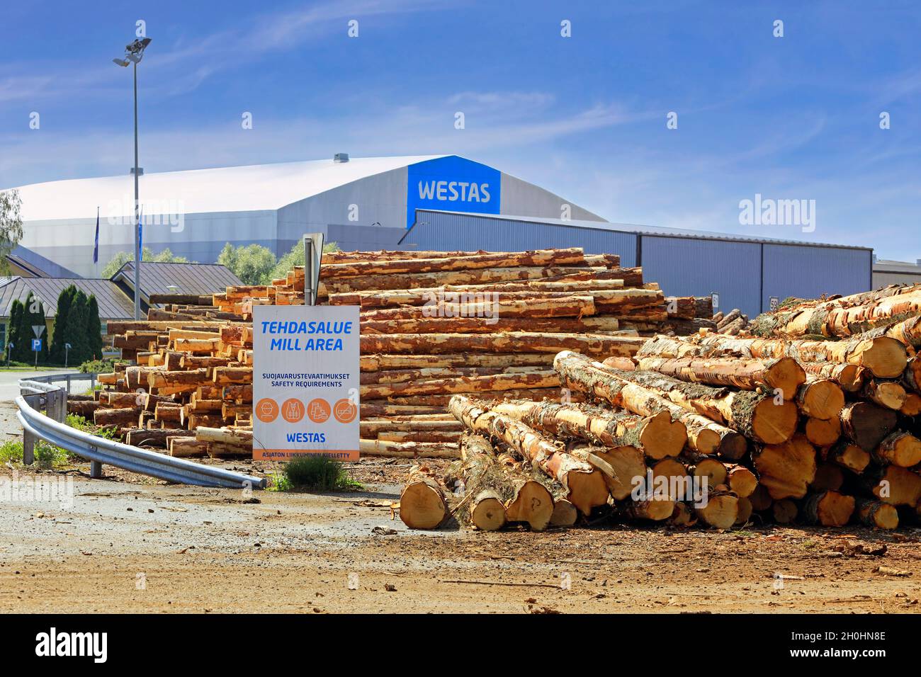 Westas Group Sägewerke in Koski TL. Westas ist eines der größten privaten Holzverarbeitungsunternehmen in Finnland. Koski Tl, Finnland. 26. Juni 2021. Stockfoto