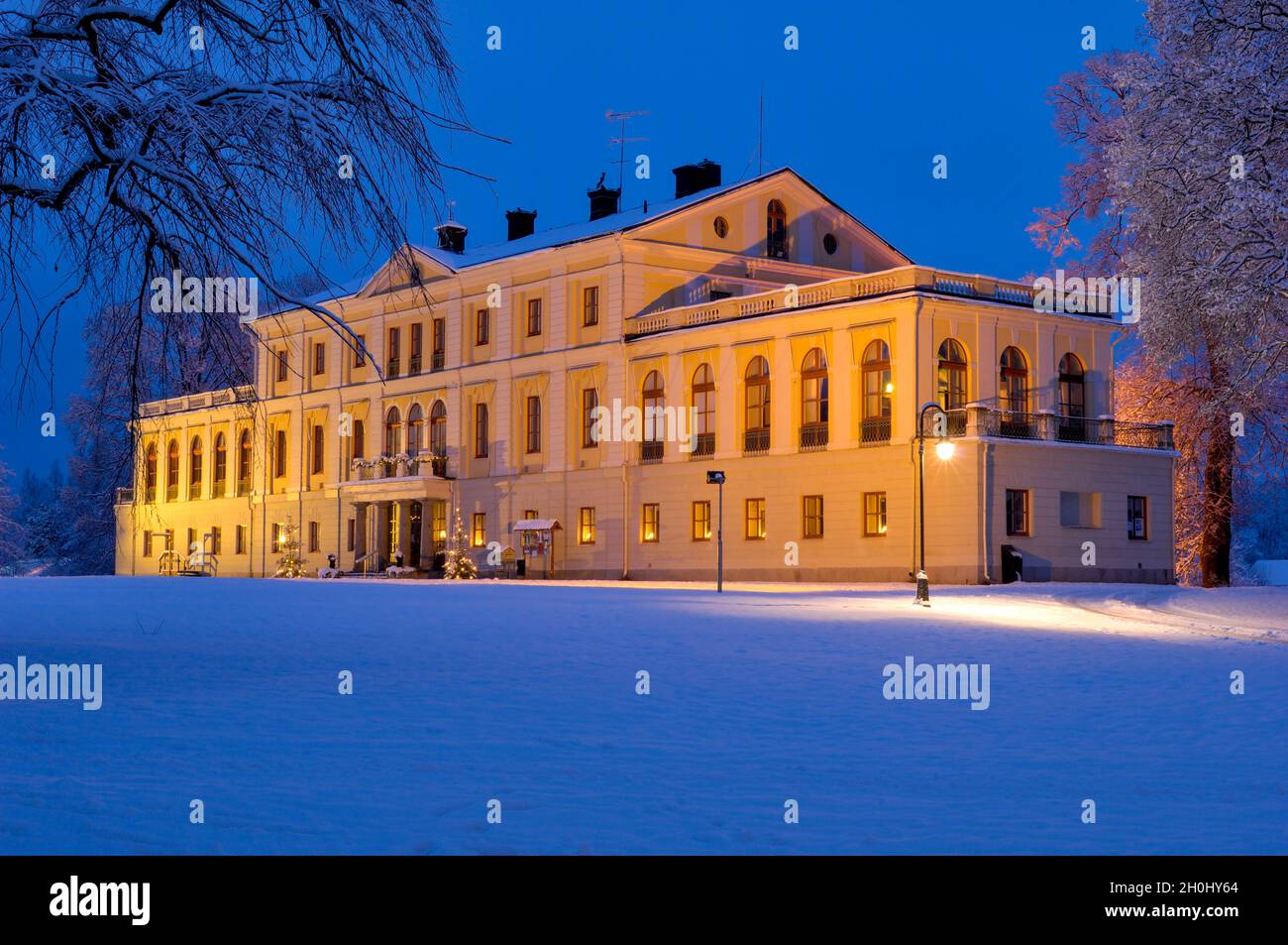 Schloss Säfstaholm, Vingåker, Schweden, in Winterlandschaft Stockfoto