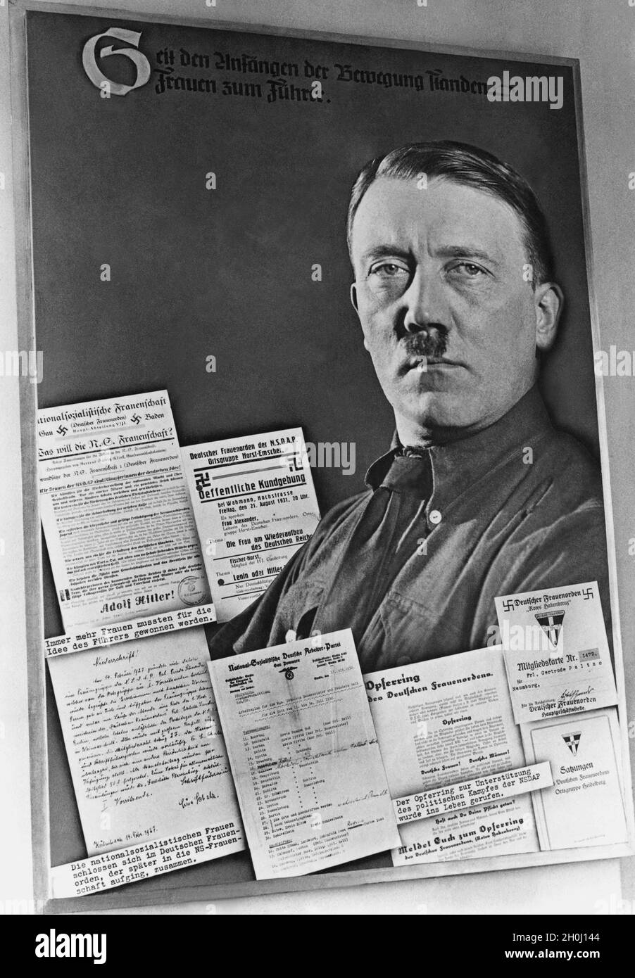 'Bild von Adolf Hitler mit dem Titel ''seit den Anfängen der Bewegung standen Frauen beim Führer'' in der Ausstellung 'Einsatz der Frau in der Nation' im Gewerbemuseum anlässlich des Reichsparteitags 1937 in Nürnberg. [Automatisierte Übersetzung]' Stockfoto