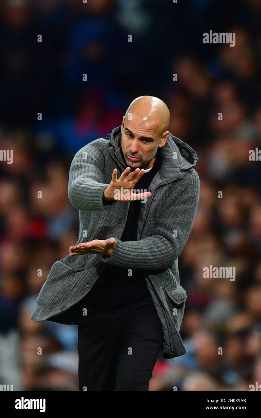 Manchester City-Trainer Pep Guardiola Gesten an der Seitenlinie Stockfoto Manchester City-Trainer Pep Guardiola Gesten an der Seitenlinie Stockfoto