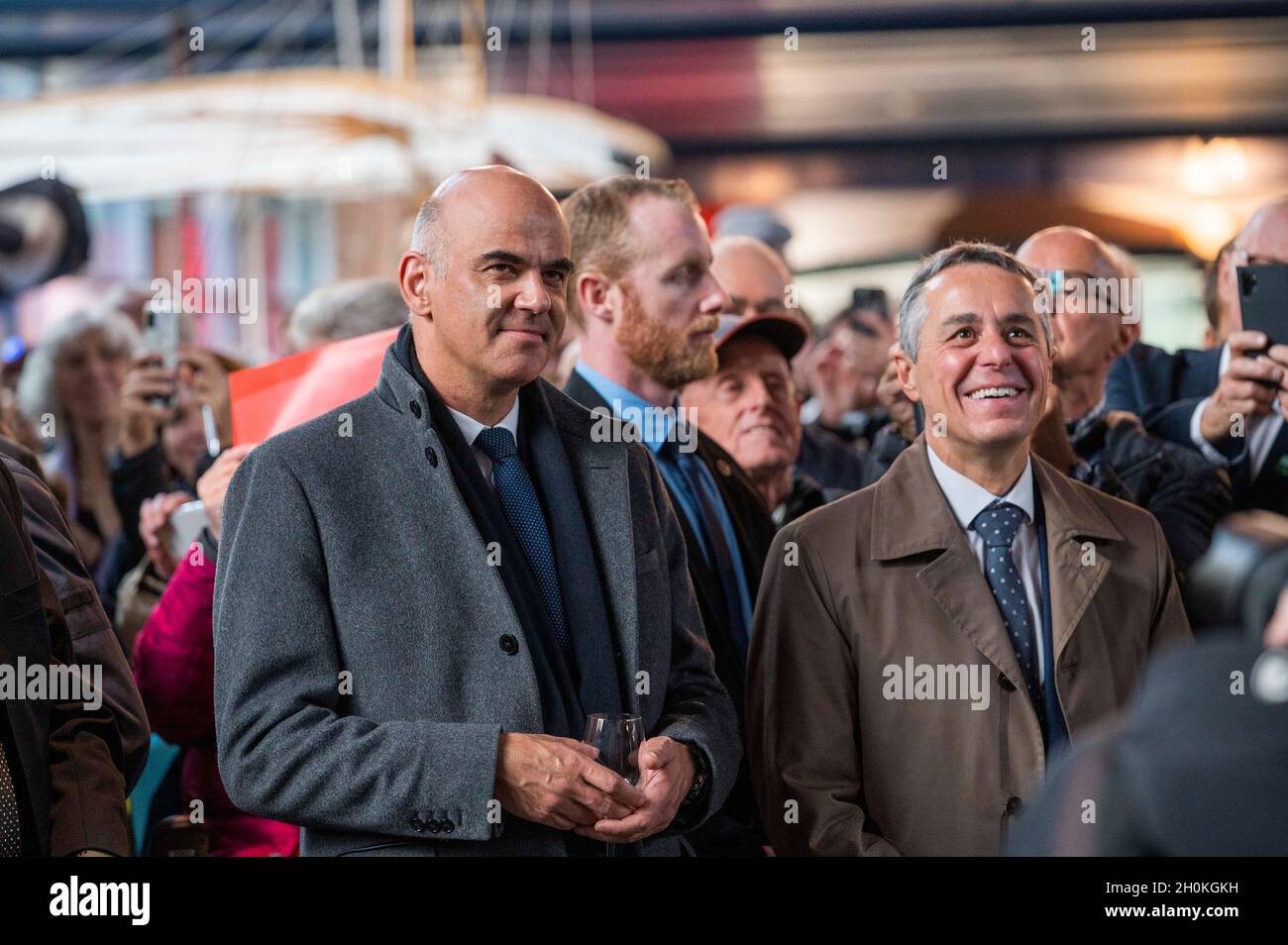 Bundesrat trifft sich am 13.10.21 im Verkehrshaus in Luzern mit vielen Menschen mit Zertifikat. Stockfoto