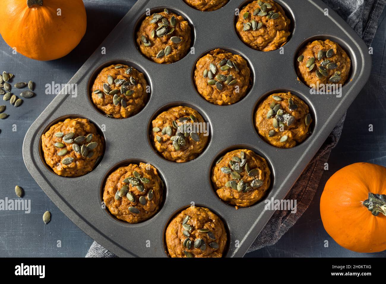 Gesunde hausgemachte Kürbis-Gewürz-Muffins in Dosen Stockfoto