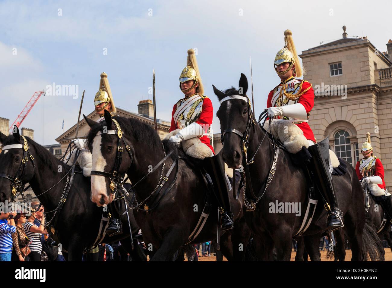 LONDON, GROSSBRITANNIEN - 19. SEPTEMBER 2014: Dies ist eine Abteilung von königlichen Pferdewächtern, die gebaut wurde, um die Wache der Pferdewächter zu wechseln. Stockfoto