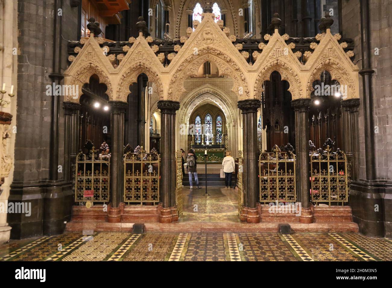 IRLAND. DUBLIN. CHRISTCHURCH KATHEDRALE DER HEILIGEN DREIFALTIGKEIT GEGRÜNDET 1030 INNEN, HERZ, ALTAR Stockfoto