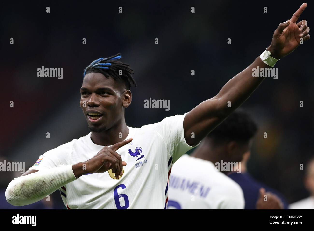 Mailand, Italien, 10. Oktober 2021. Paul Pogba aus Frankreich feiert mit einem Tanz für die Fans nach dem Sieg im Finale der UEFA Nations League 2-1 im Stadio Giuseppe Meazza, Mailand. Bildnachweis sollte lauten: Jonathan Moscrop / Sportimage Stockfoto