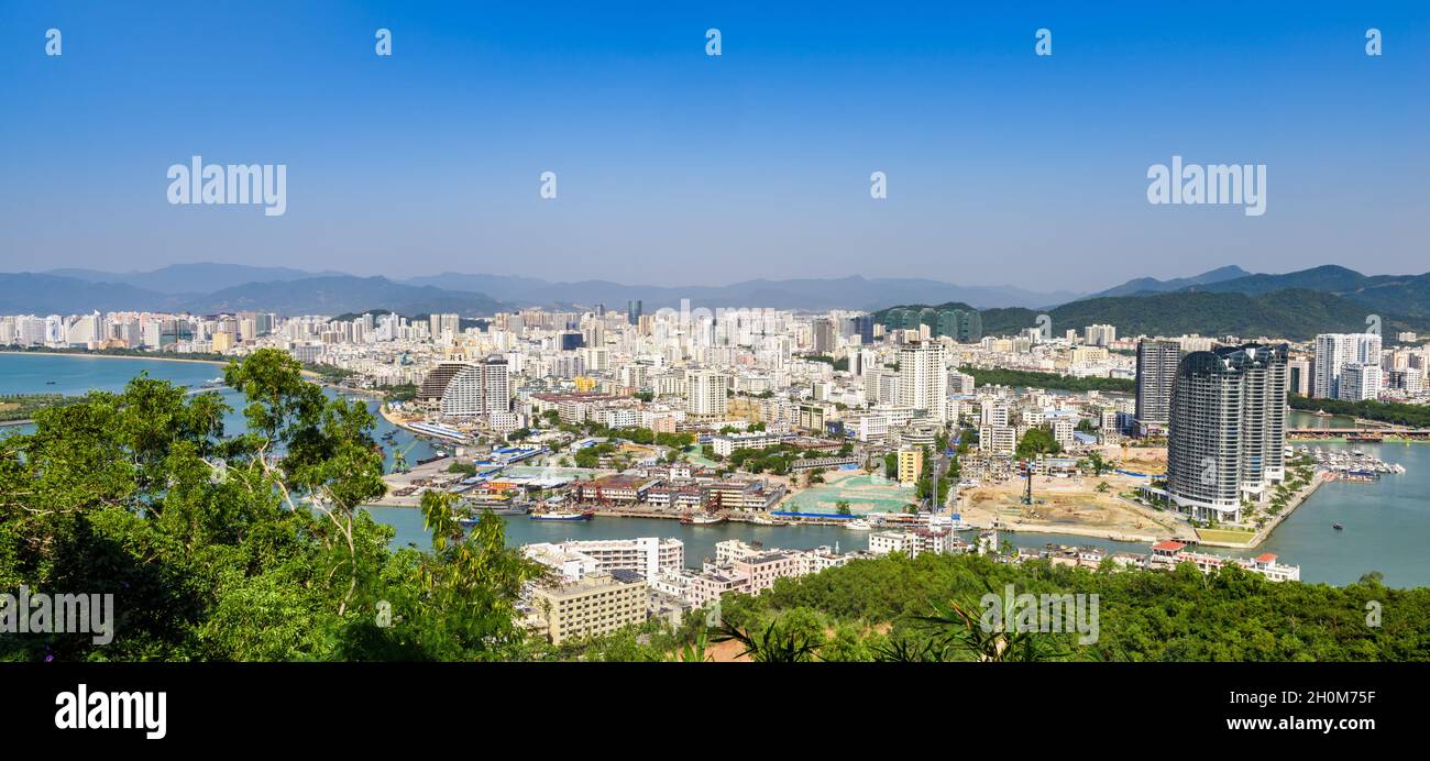 Hainan, China - 18. Dezember 2017: Panoramablick, Stadtbild der Stadt Sanya, Insel Hainan, China. Stockfoto