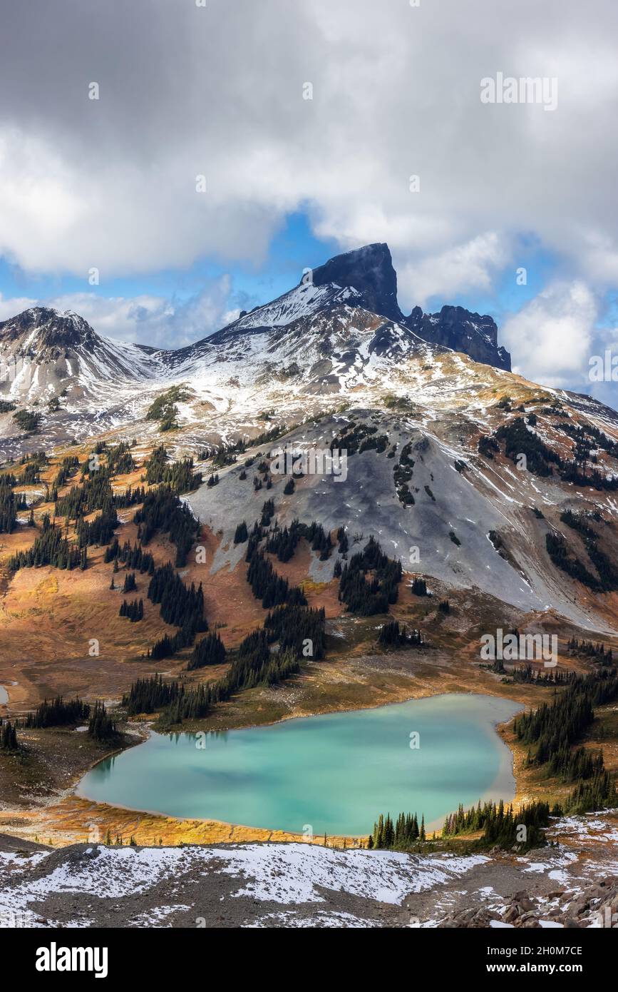 Black Tusk Mountain, Glacier Lake in der kanadischen Naturlandschaft Stockfoto