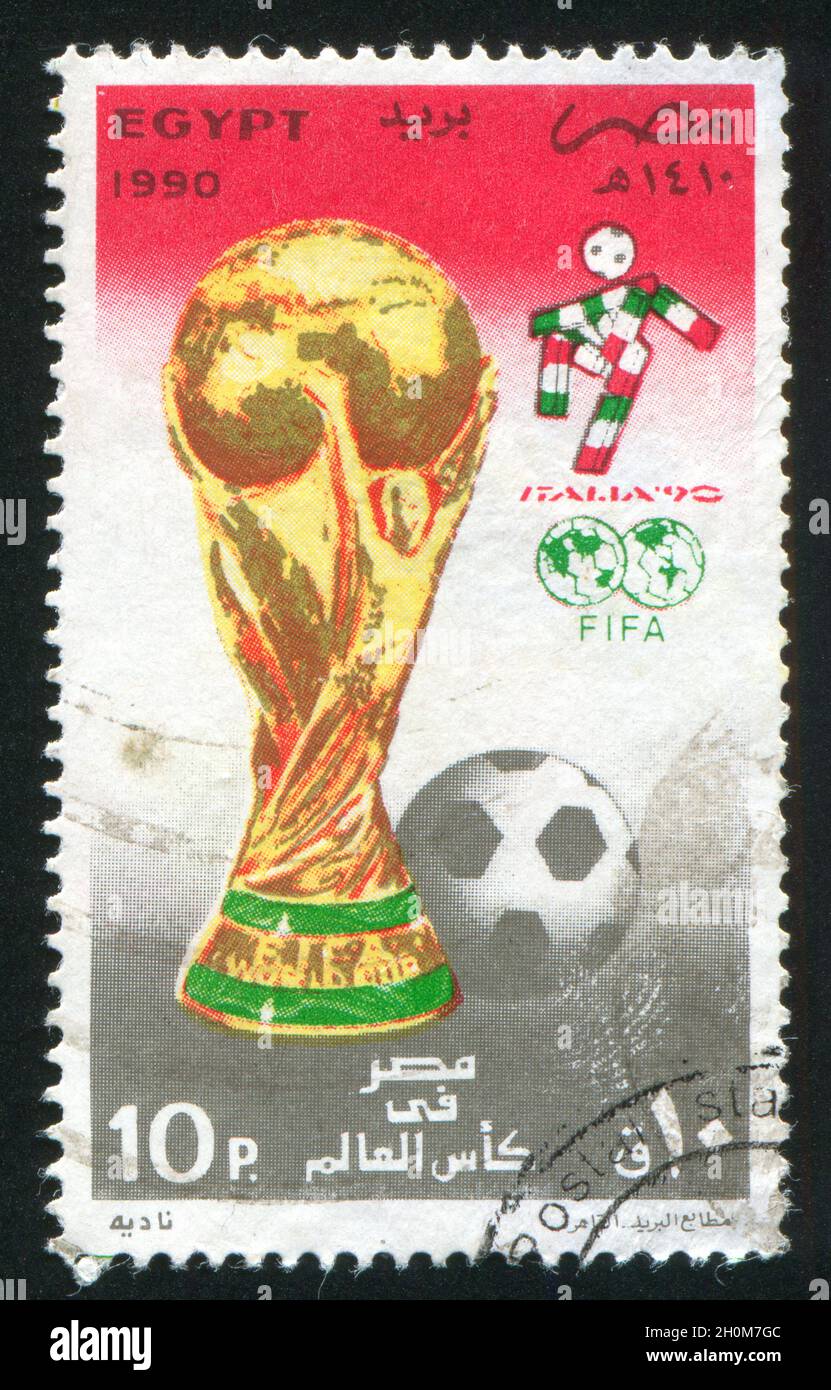 ÄGYPTEN - UM 1990: Briefmarke gedruckt von Ägypten, zeigt FIFA WM, Emblem, um 1990 Stockfoto
