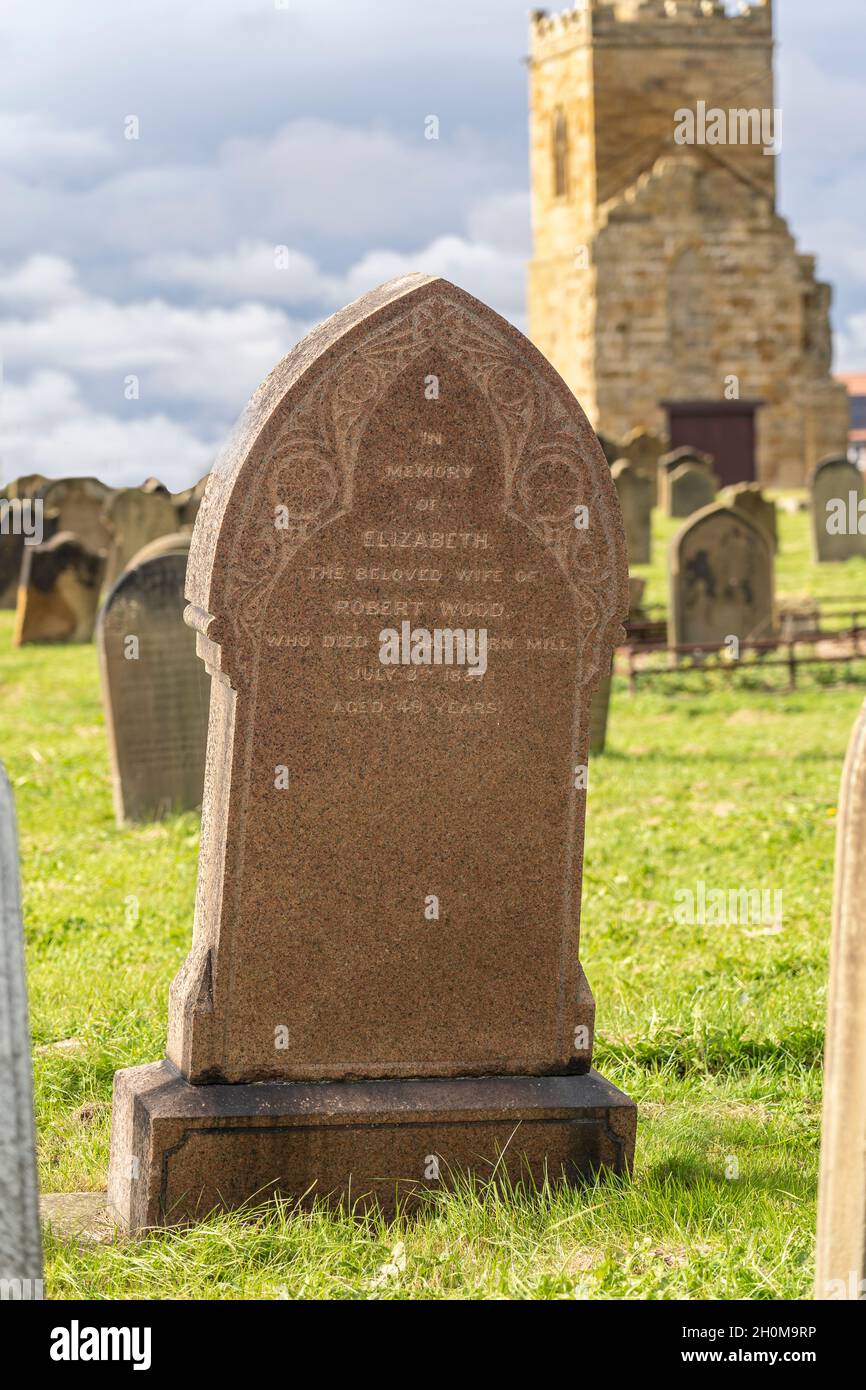 Alte Grabsteine auf dem Friedhof der St. Germains Kirche, Marske-by-the-Sea, North yorkshire, großbritannien Stockfoto