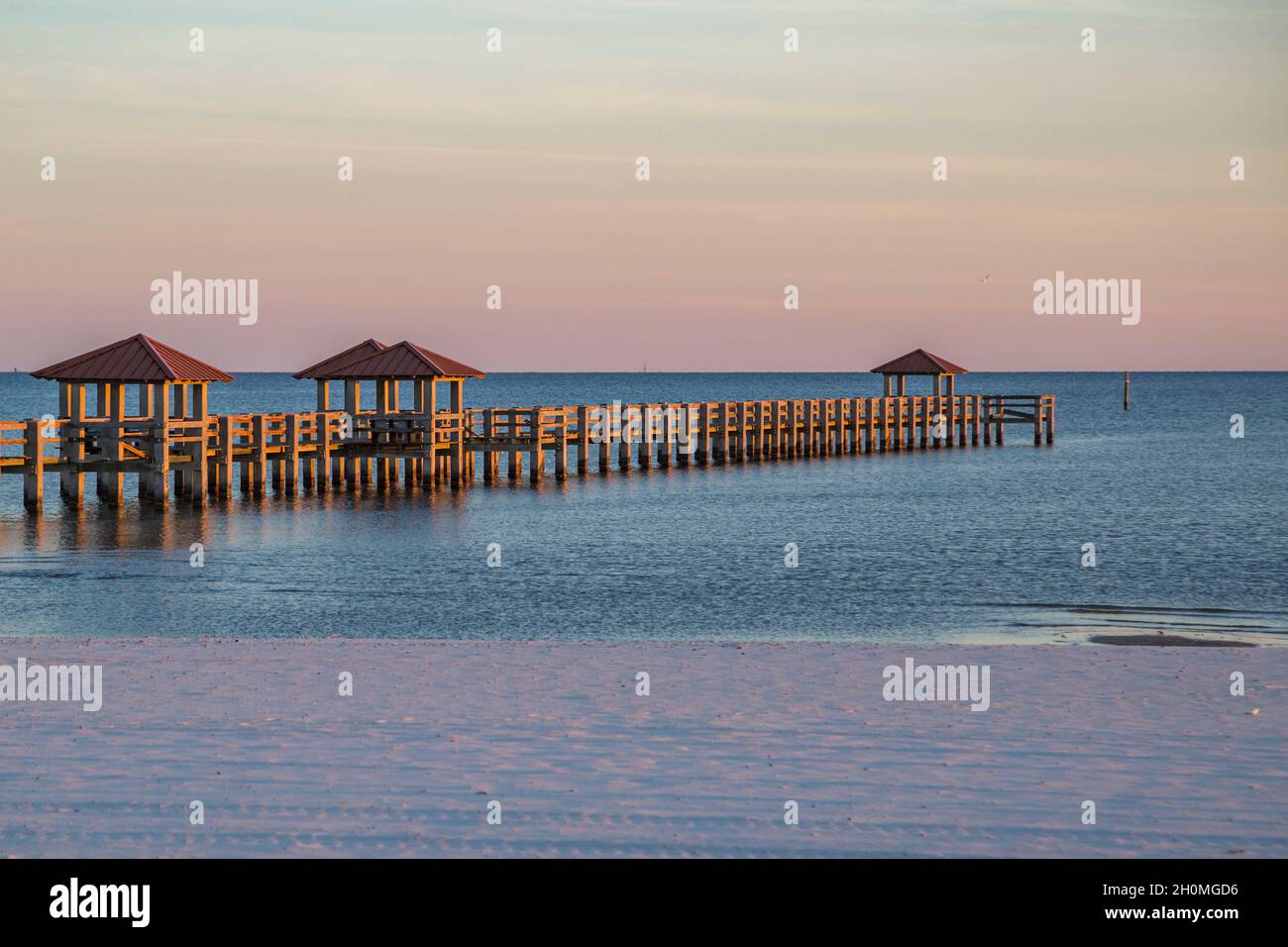 West Side Pier Angelpier entlang der Mississippi Golfküste in Gulfport Stockfoto