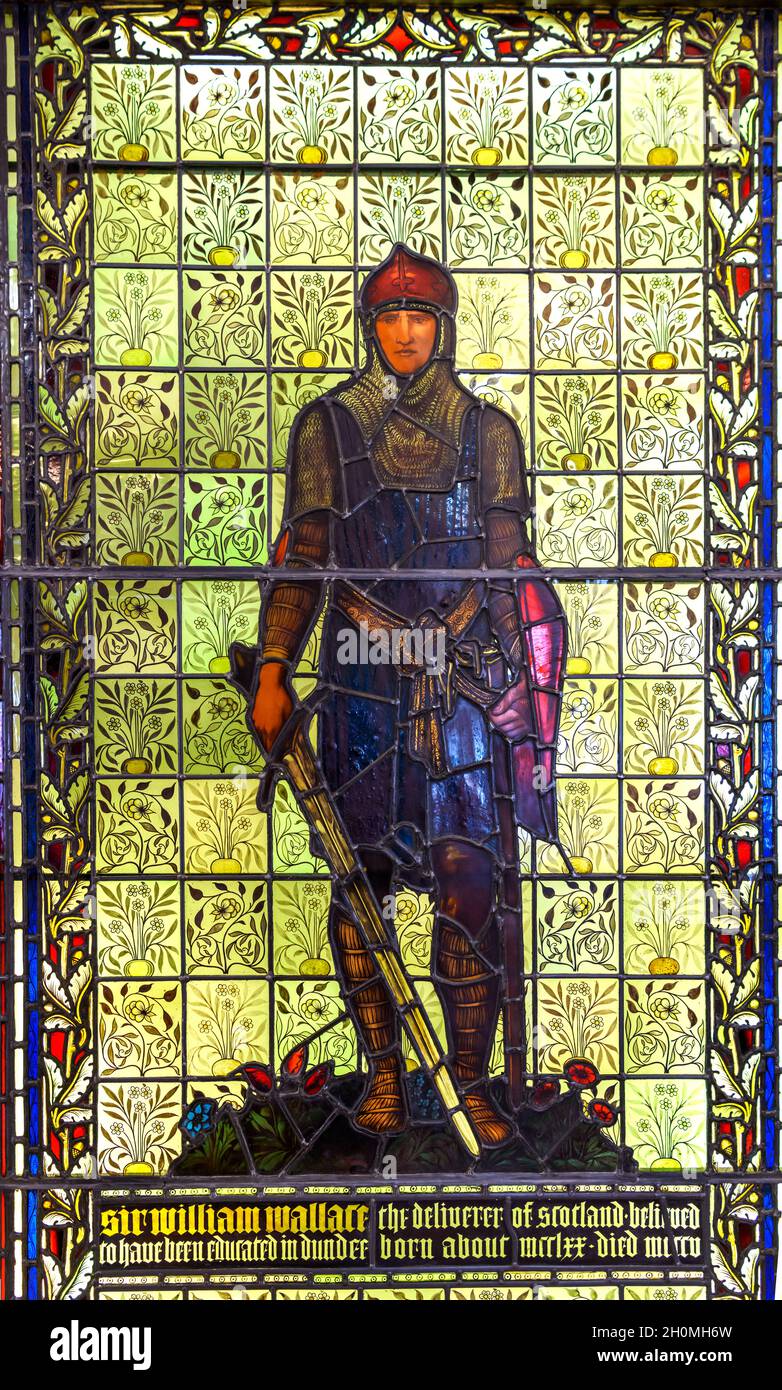 Buntglasfenster mit Darstellung von Sir William Wallace, The McManus Art Gallery & Museum, Albert Square, Dundee, Schottland, Großbritannien Stockfoto
