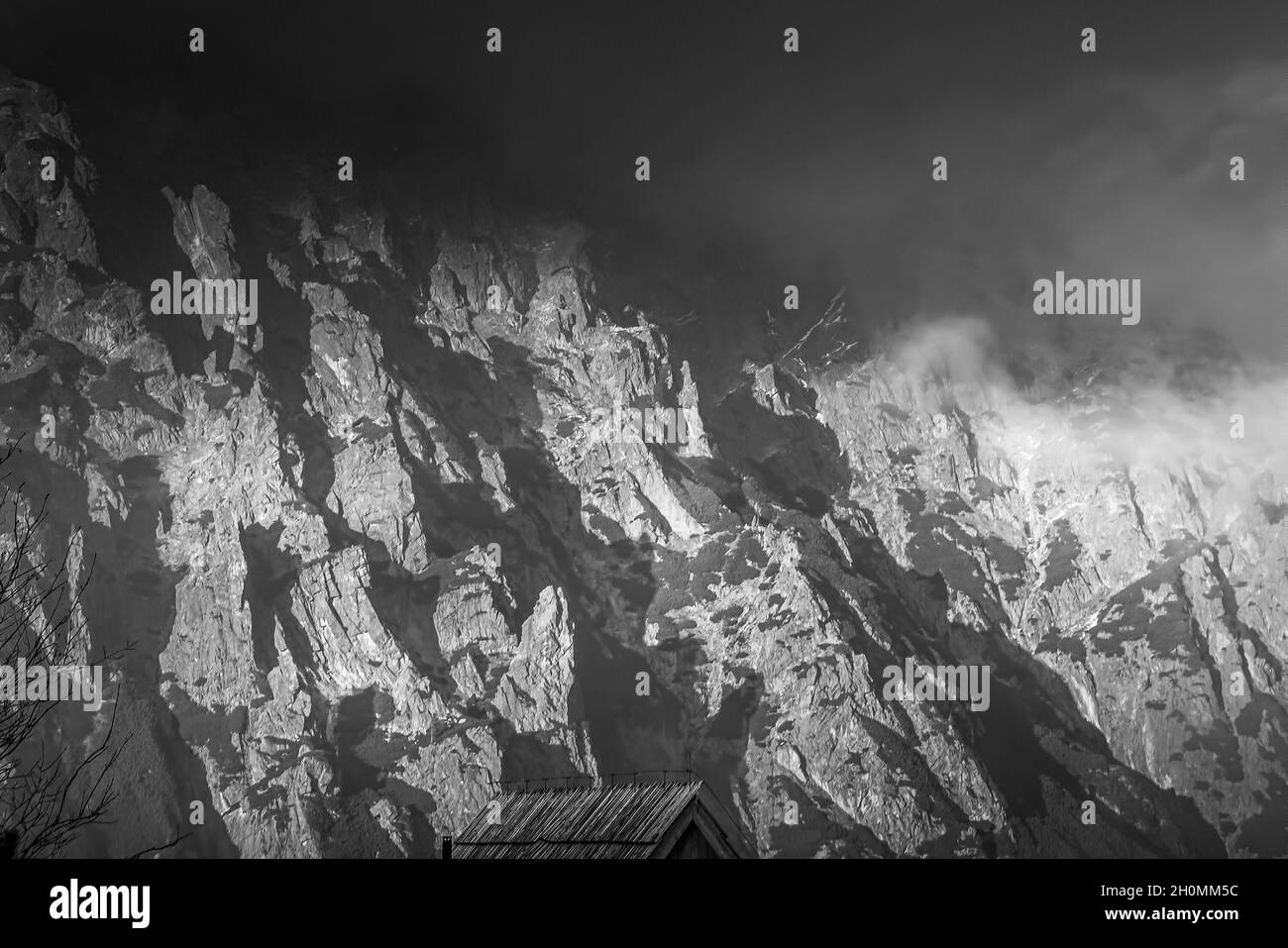 Winterblick auf das Tal der fünf Seen oder Dolina Pieciu Stawow in der Tatra, Polen Stockfoto