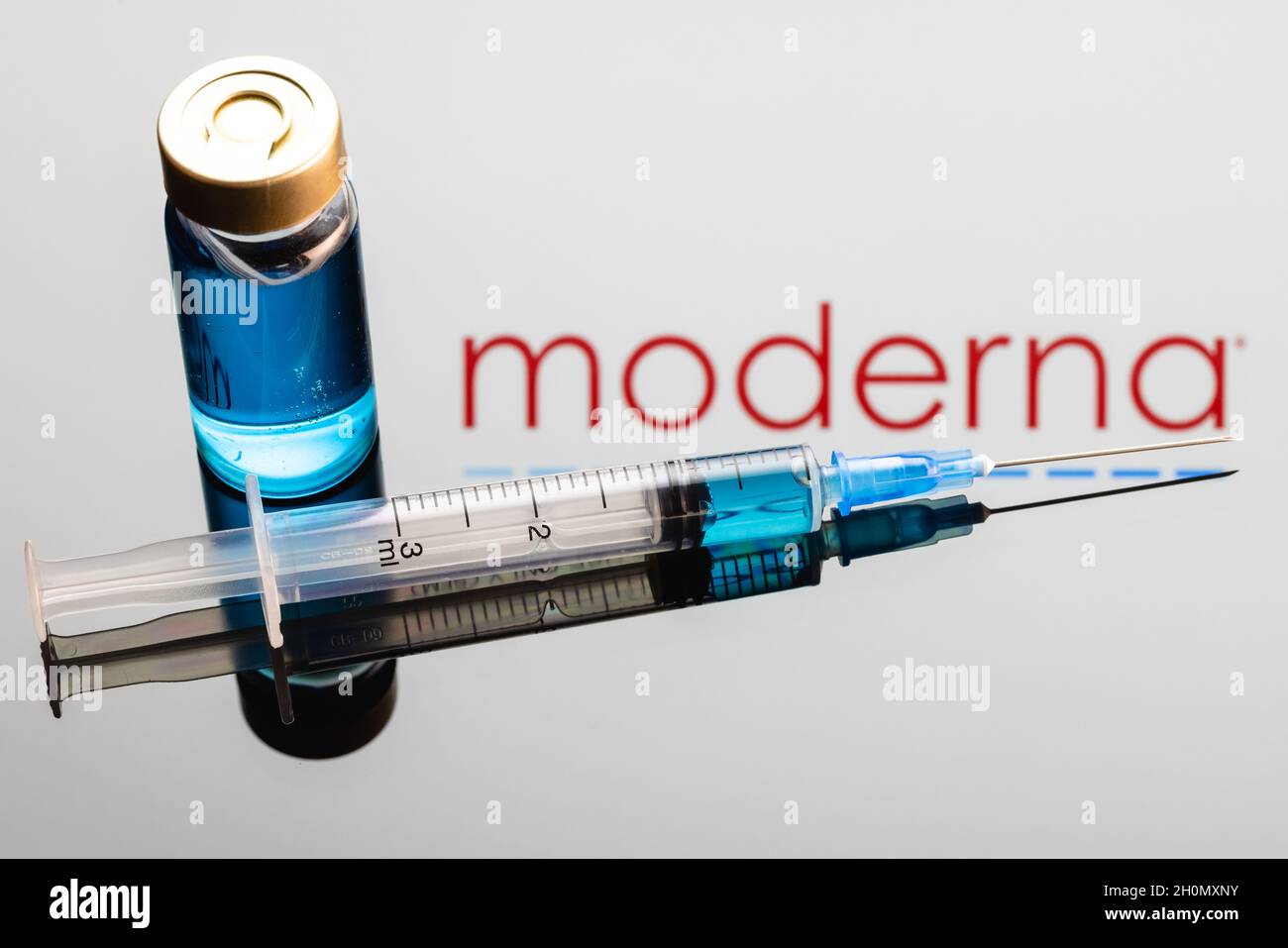 Moderna ist ein amerikanisches Pharma- und Biotechnologieunternehmen, das sich auf Impfstofftechnologien auf Basis von Boten-RNA konzentriert. Stockfoto