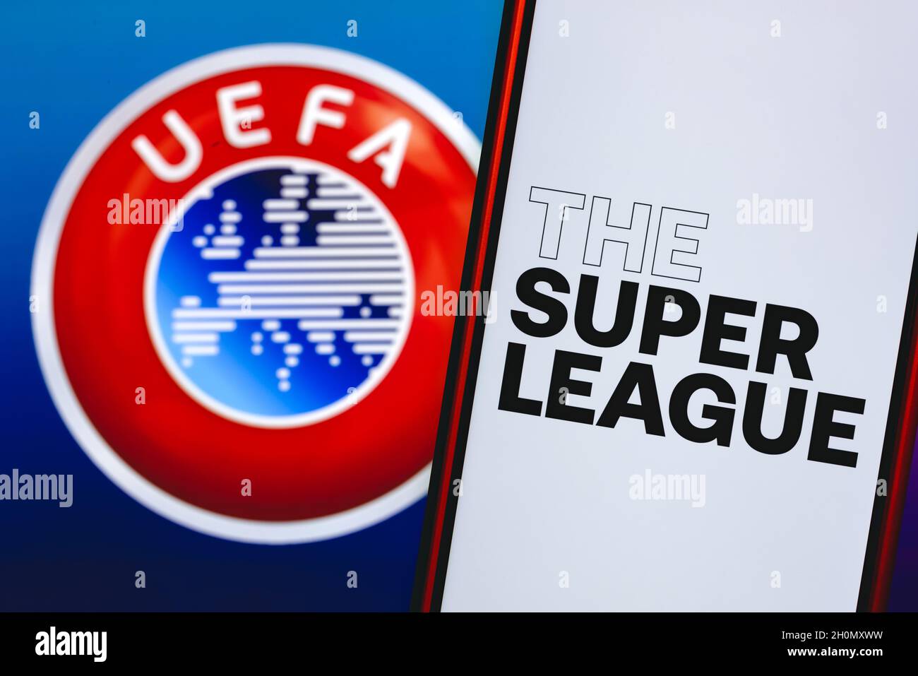 Konfrontation der UEFA mit der Super League. Stockfoto