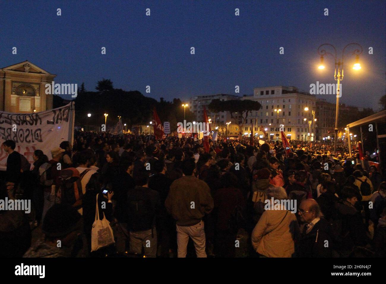 Rom, Italien - 10. november 2018: Die nationale Demonstration des unteilbaren Netzwerks #gegen die Regierung, gegen Rassismus und das Dekret von Salvini Sicurezza Stockfoto