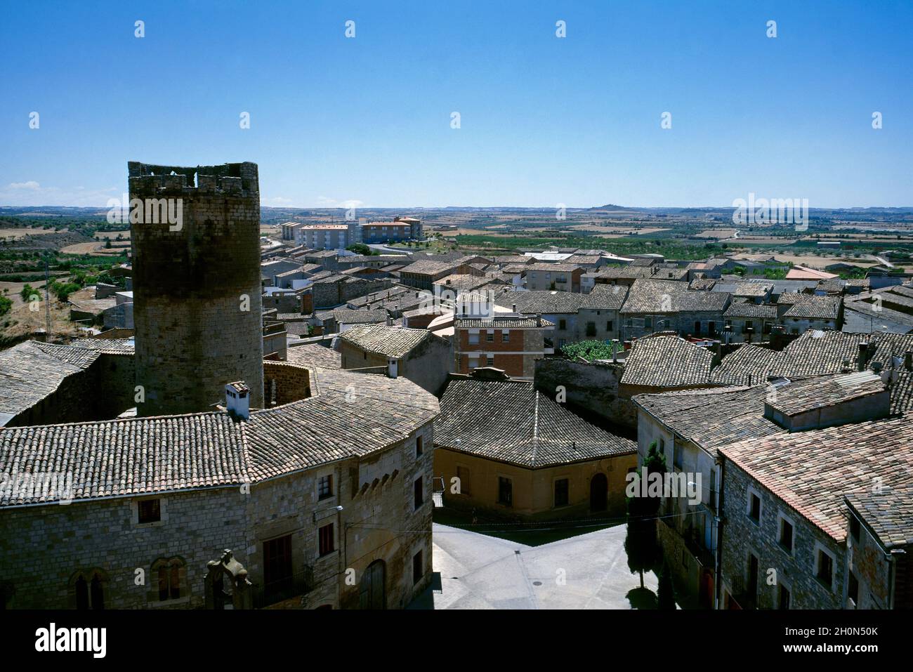 Spanien, Katalonien, Region Urgell, Provinz Lleida, Verdu. Panoramablick vom Glockenturm der Kirche Santa Maria. Stockfoto