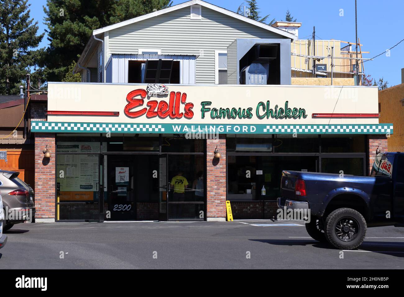 Ezell's Famous Chicken, 2300 N 45. St, Seattle, Schaufensterfoto eines frittierten Hühnerrestaurants im Viertel Wallingford. staat washington Stockfoto
