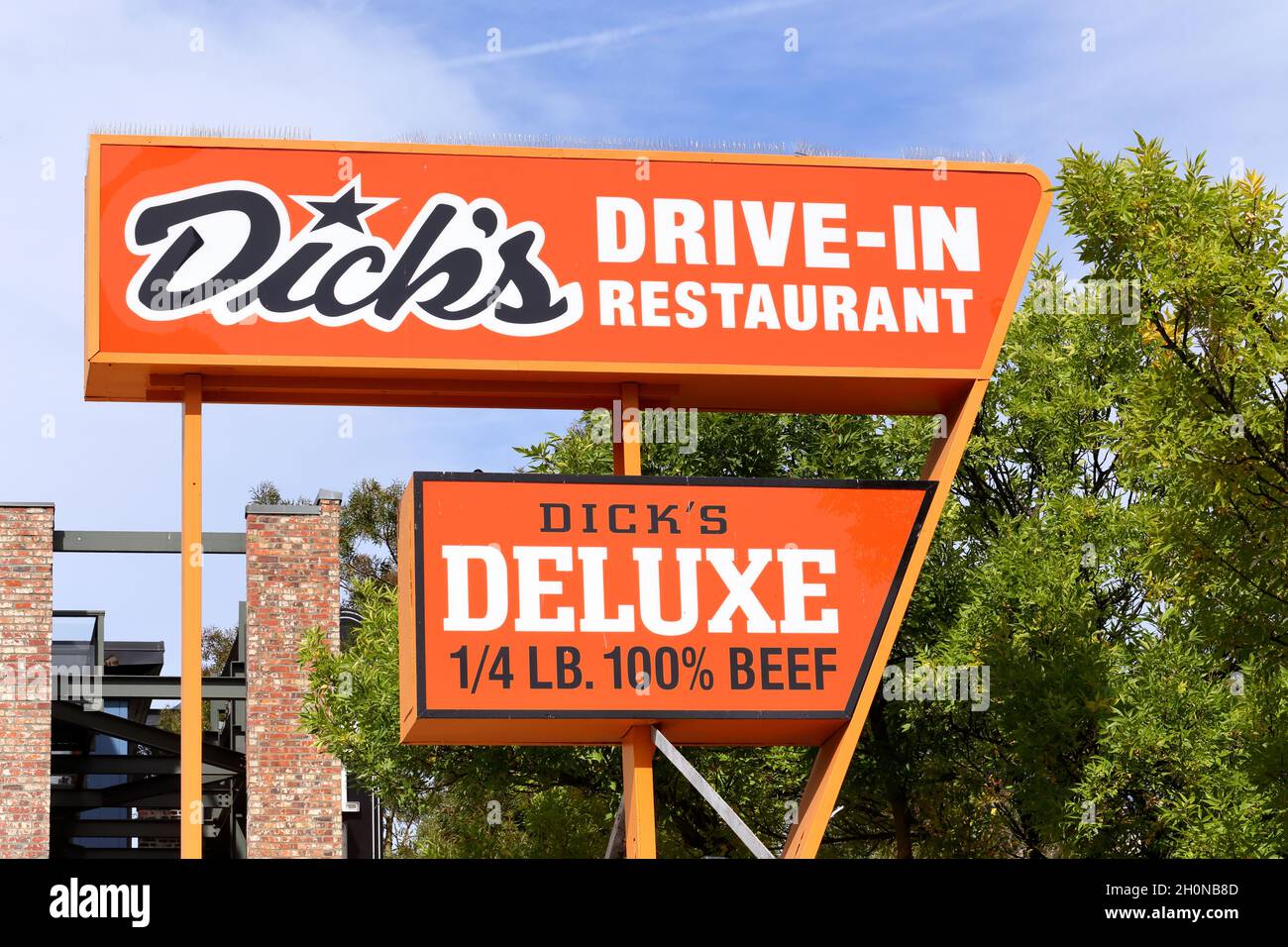 Dick's Drive-in-Beschilderung in einem Restaurant im Viertel Capitol Hill, Seattle, Washington. Stockfoto