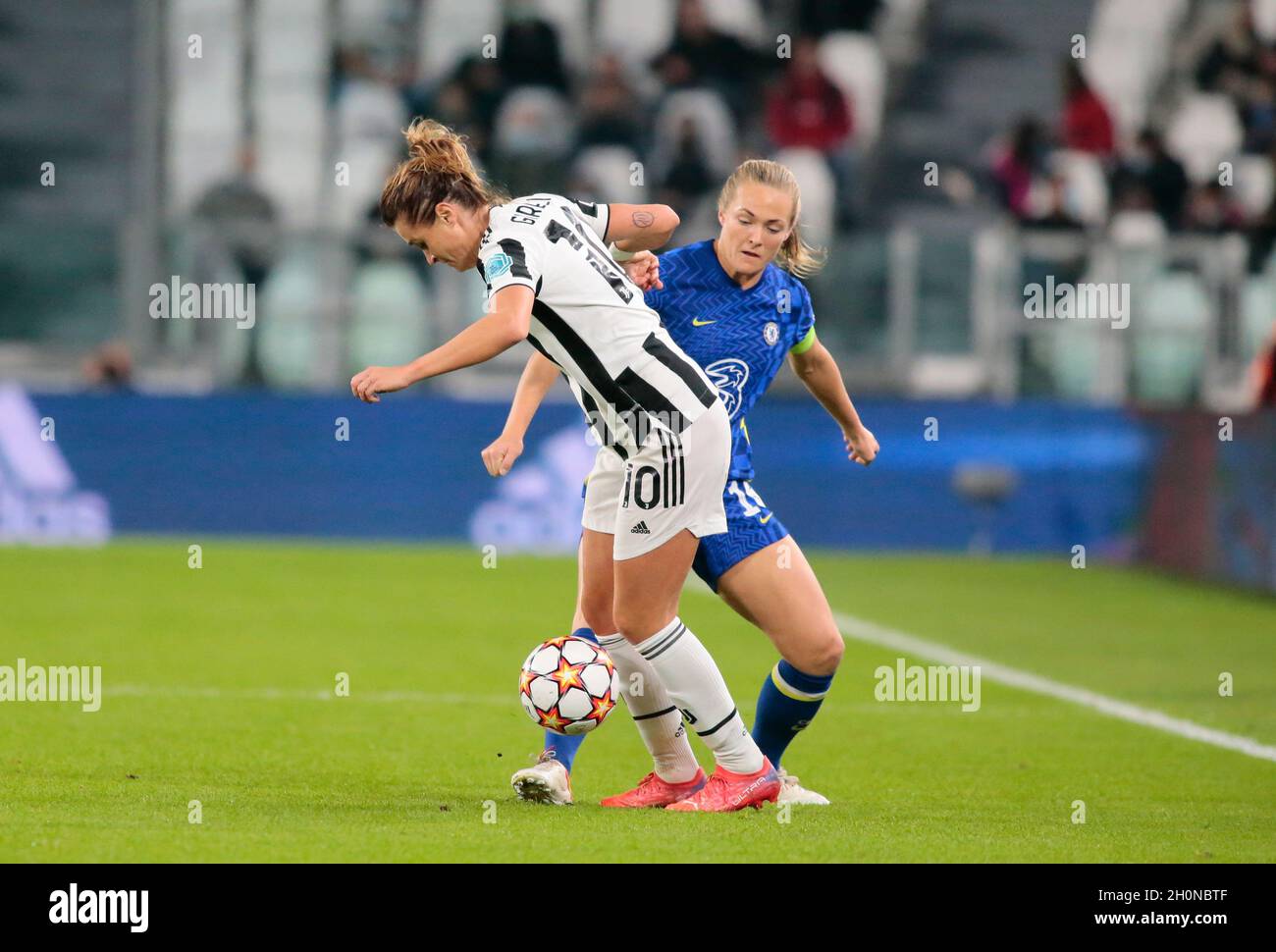 Turin, Italien, 13. Oktober 2021, Cristiana Girelli (Juventus Women) während der UEFA Women's Champions League, Gruppe-A-Fußballspiel zwischen Juventus FC und Chelsea FC am 13. Oktober 2021 im Juventus-Stadion in Turin, Italien - Foto Nderim Kaceli / DPPI Stockfoto