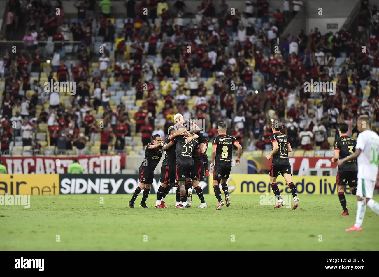 Die Spieler von Flamengo feiern, nachdem sie ihr drittes Tor von Andreas Pereira gegen Juventude beim Campeonato Brasileiro (Brasilianischer Nationalspieler) erzielt haben Stockfoto