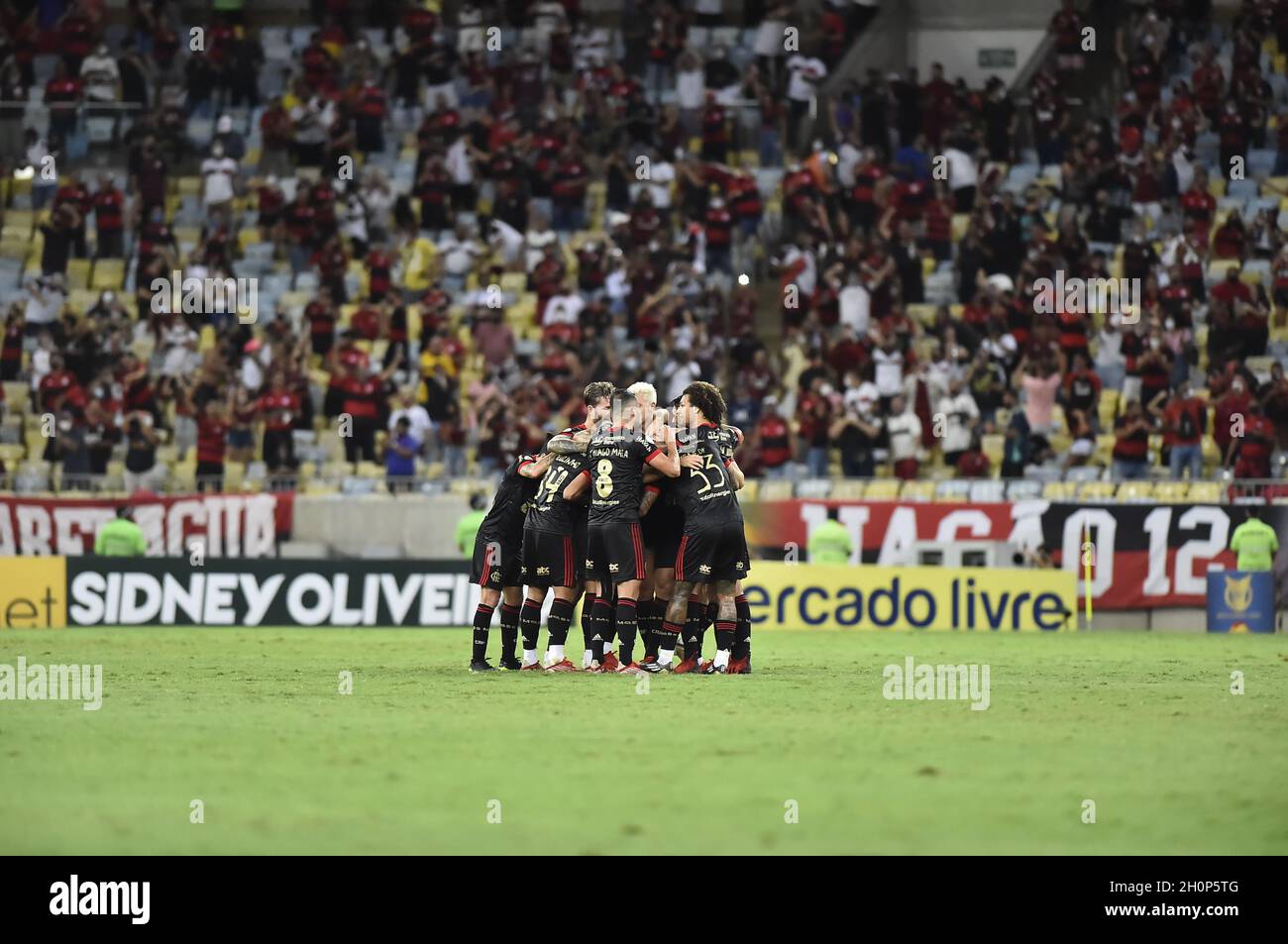 Die Spieler von Flamengo feiern, nachdem sie ihr drittes Tor von Andreas Pereira gegen Juventude beim Campeonato Brasileiro (Brasilianischer Nationalspieler) erzielt haben Stockfoto