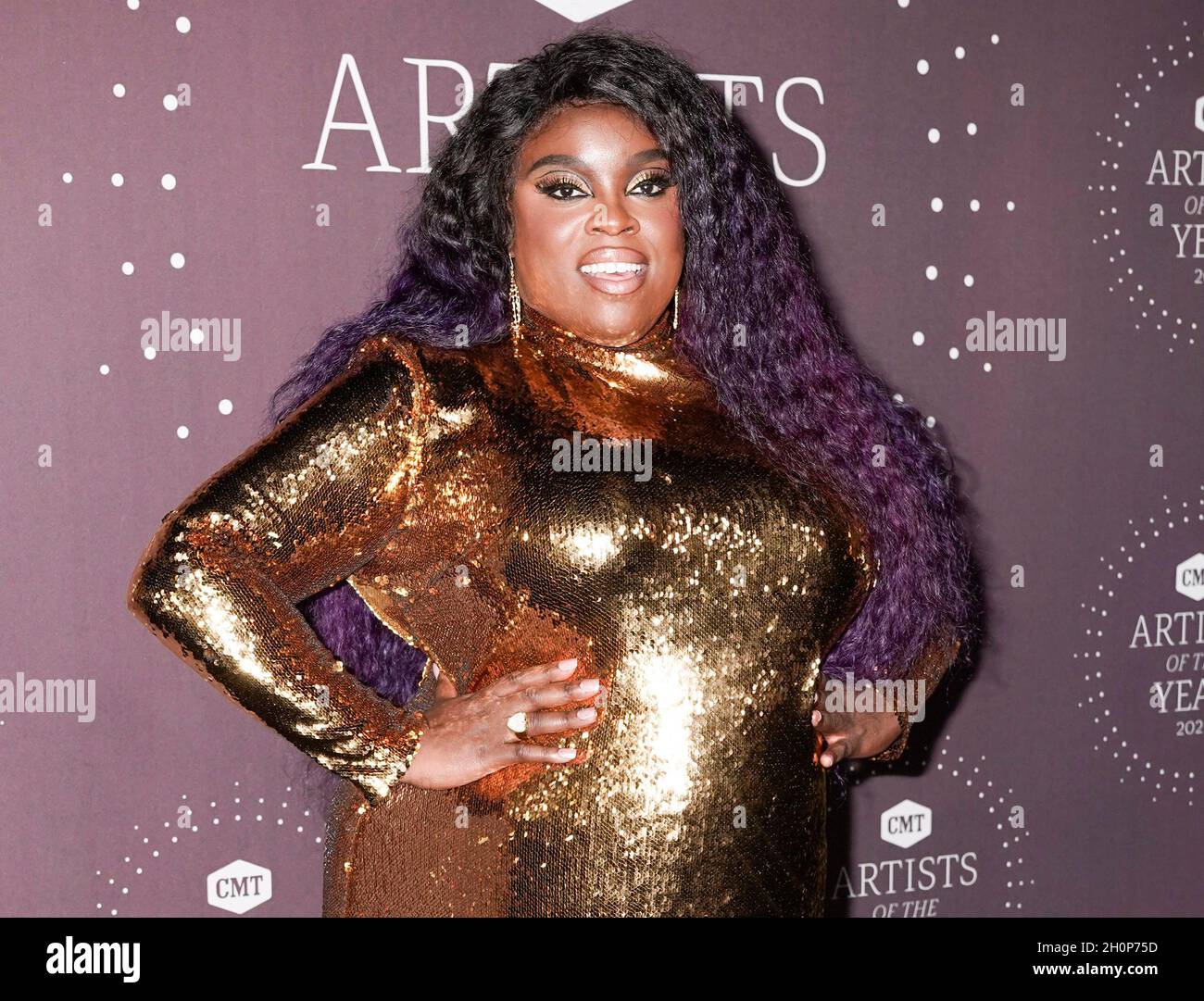 Yola nimmt am 13. Oktober 2021 an der CMT Artist of the Year 2021 in Nashville, Tennessee, Teil. Foto: Ed Rode/imageSPACE Stockfoto