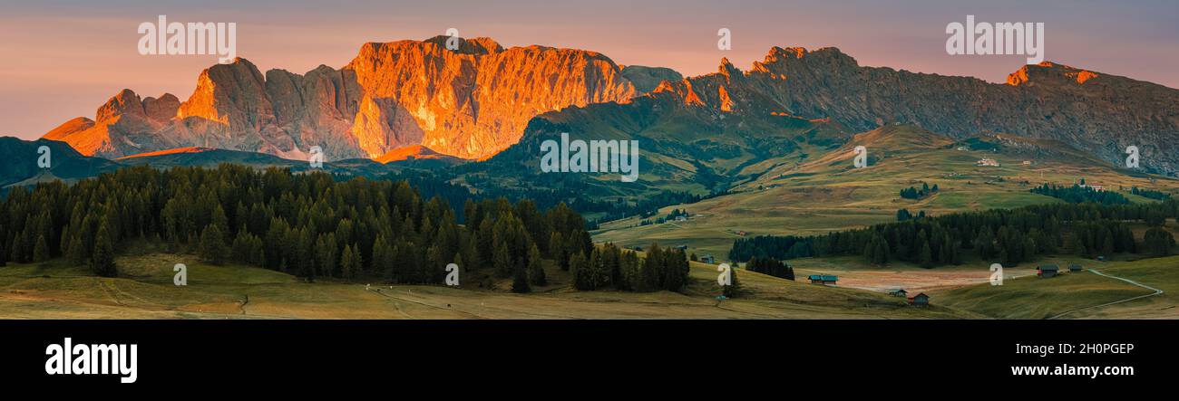 Die Seiser Alm ist ein Dolomitenplateau und die größte Höhenwiese Europas. Befindet sich in der italienischen Provinzregierung Südtirol Stockfoto