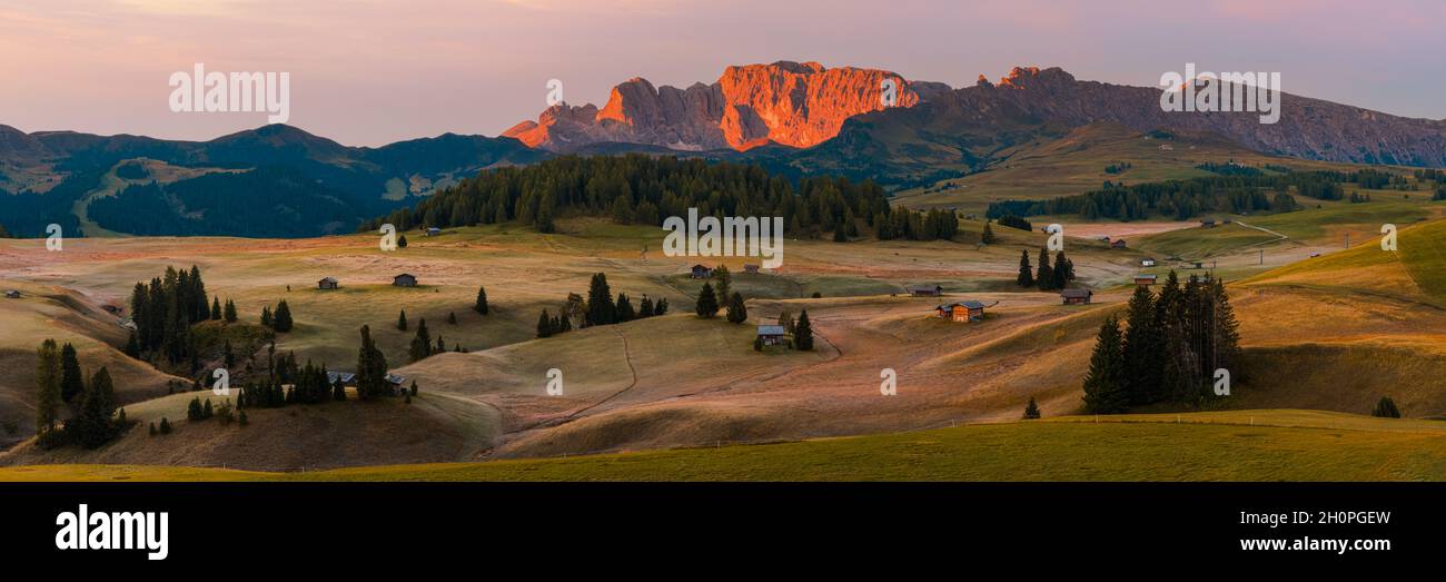 Die Seiser Alm ist ein Dolomitenplateau und die größte Höhenwiese Europas. Befindet sich in der italienischen Provinzregierung Südtirol Stockfoto