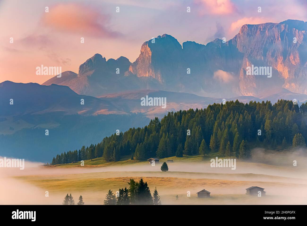 Die Seiser Alm ist ein Dolomitenplateau und die größte Höhenwiese Europas. Befindet sich in der italienischen Provinzregierung Südtirol Stockfoto