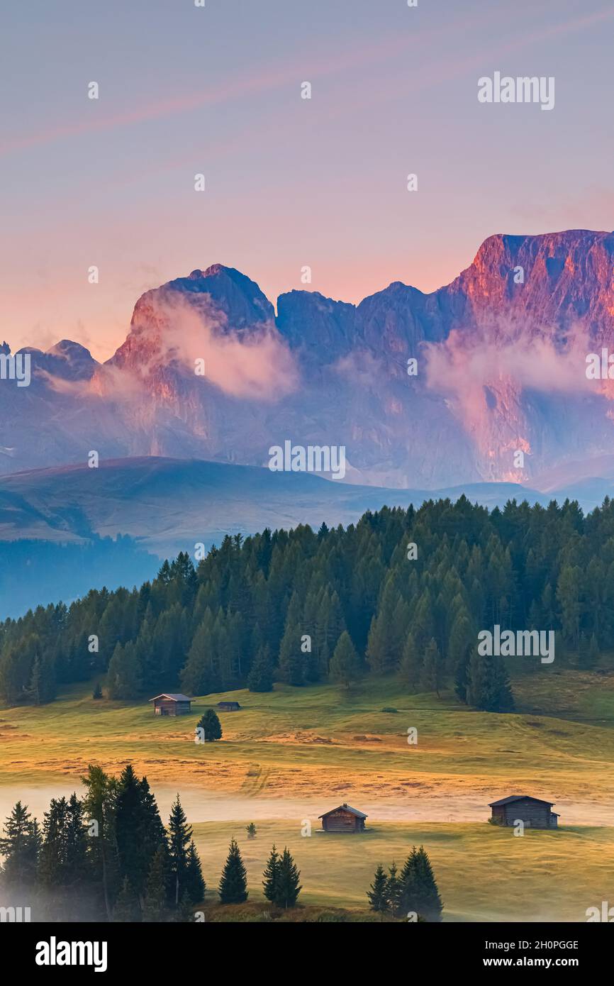 Die Seiser Alm ist ein Dolomitenplateau und die größte Höhenwiese Europas. Befindet sich in der italienischen Provinzregierung Südtirol Stockfoto