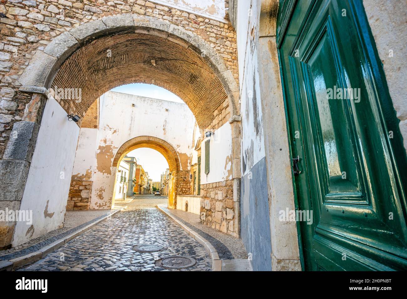 Historische Mauern um die Altstadt von Faro, Algarve, südlich von Portugal Stockfoto