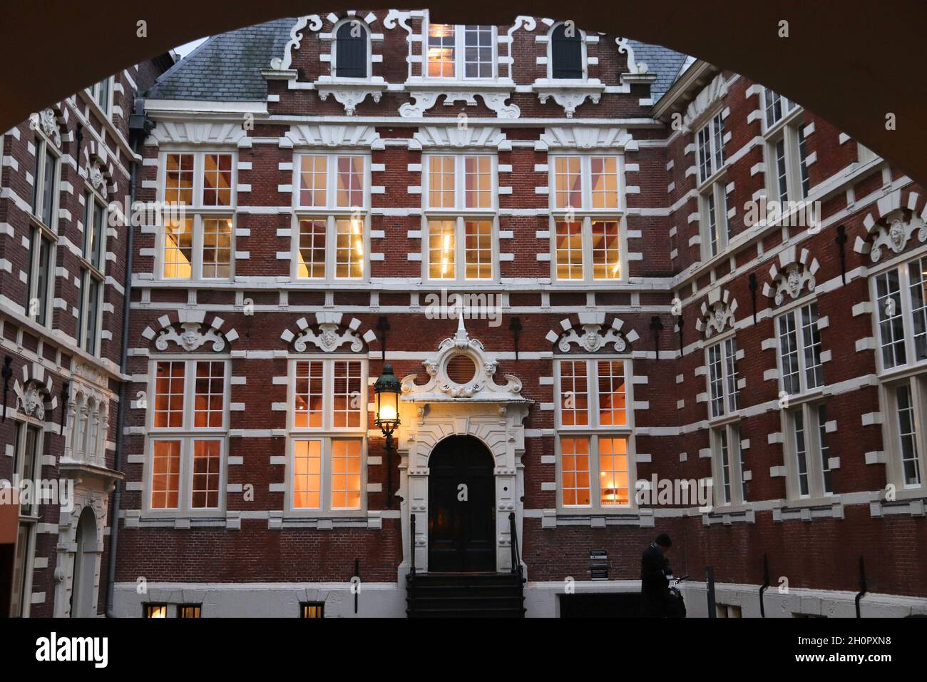 Gebäude der Universität Amsterdam in Amsterdam, Niederlande. Stockfoto