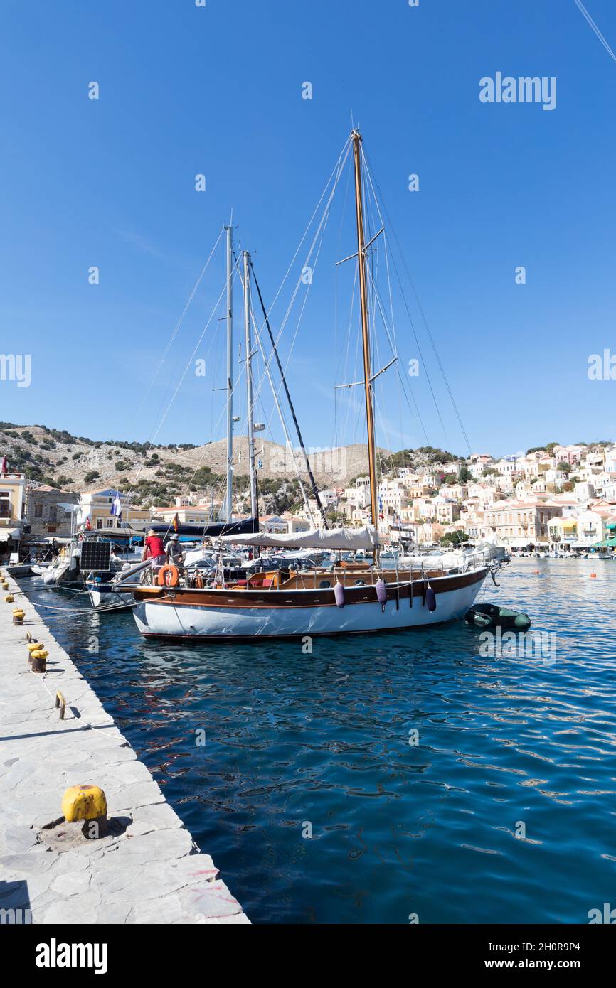 Yachten in Symi Hafen Griechische Inseln Griechenland Stockfoto